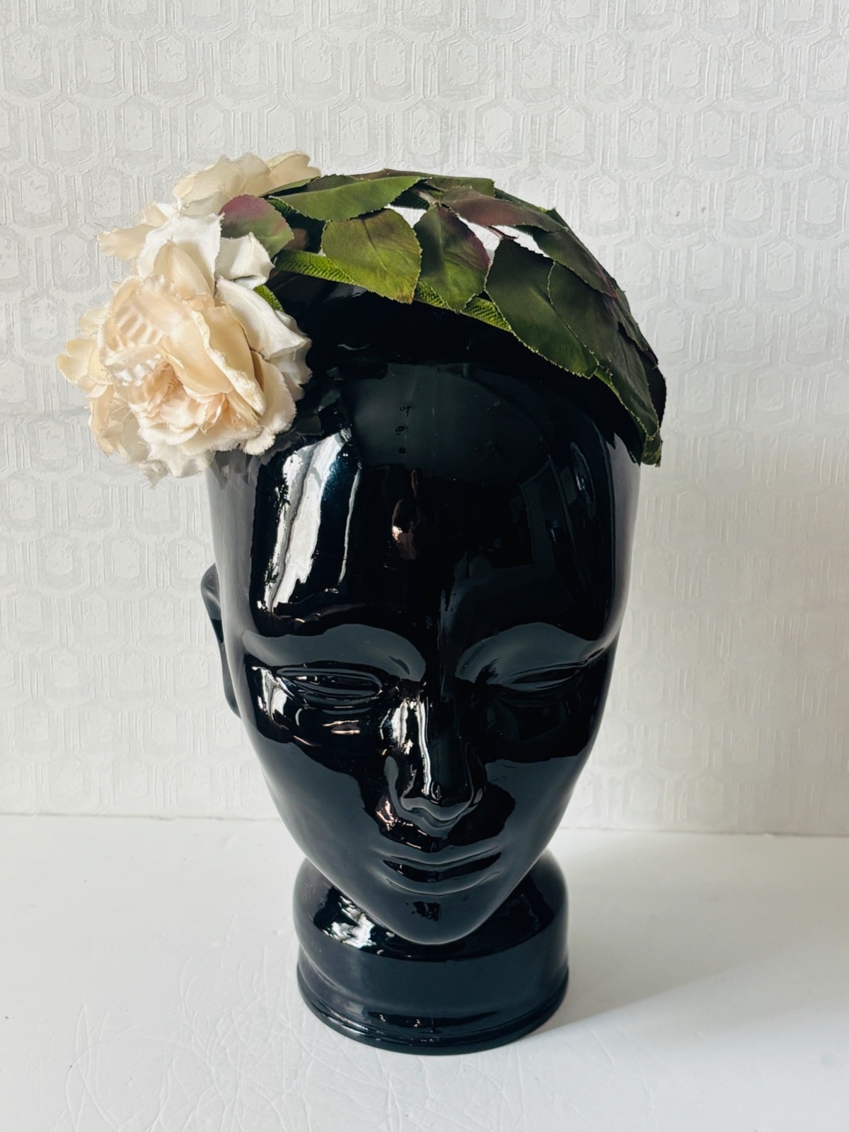 VTG 50’S BIG IVORY ROSE FLOWER&GREEN LEAF APPLIQUÉ JULIETTE PILLBOX BAND HAT