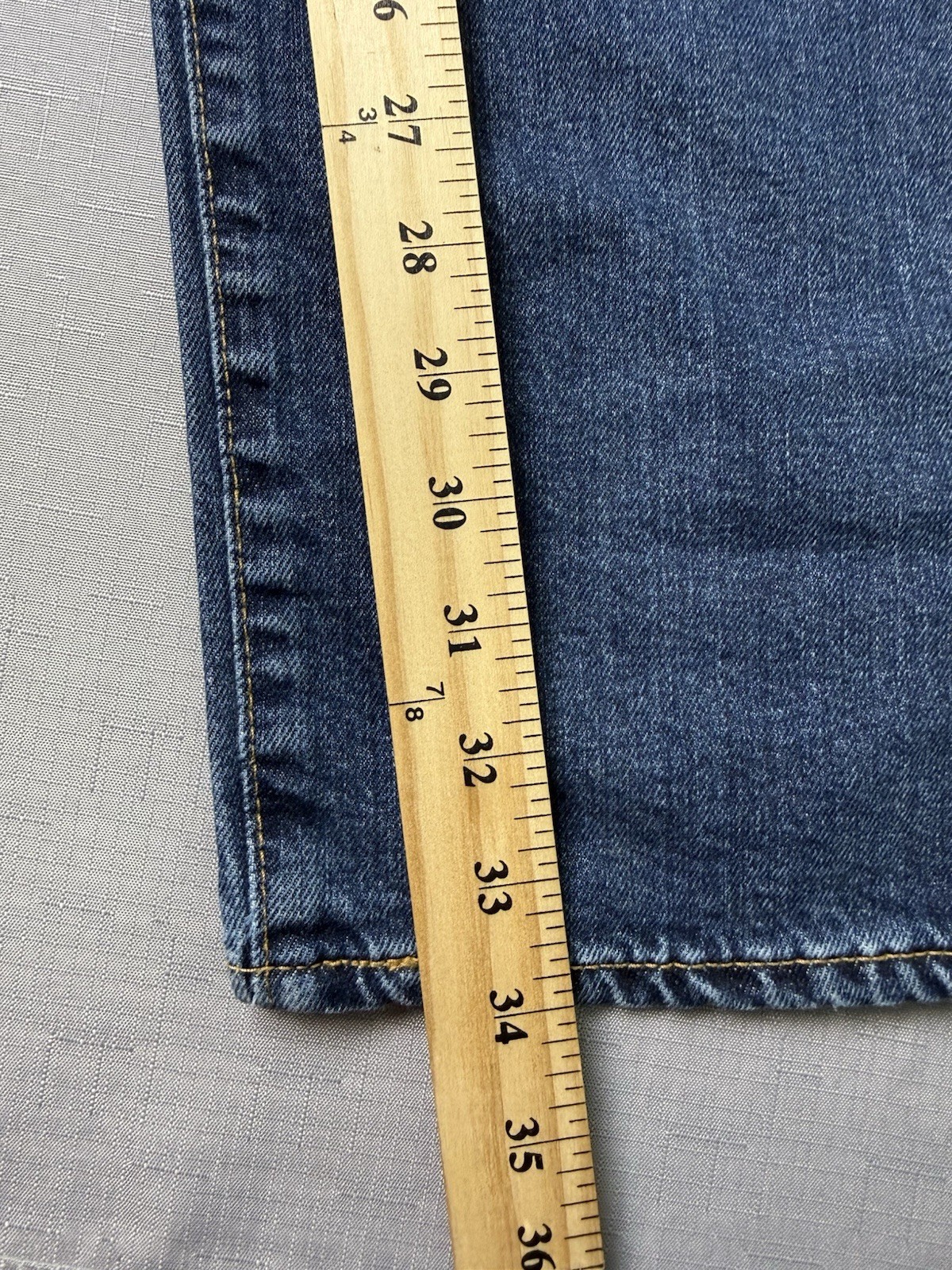 Levi’s 505 Men’s Jeans W31 L34 Medium Wash Regular Fit Straight Leg Blue Denim