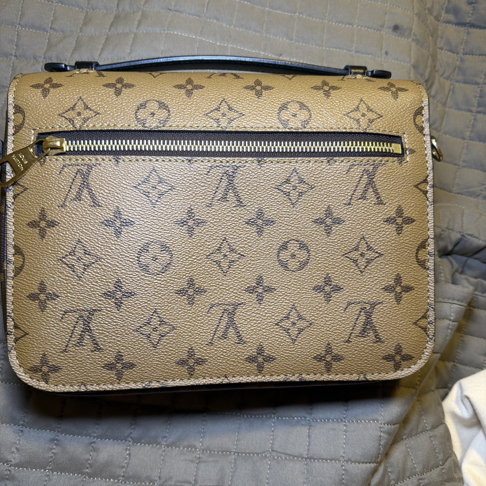 Louis Vuitton POCHETTE METIS REVERSE Monogram. 100% authentic.