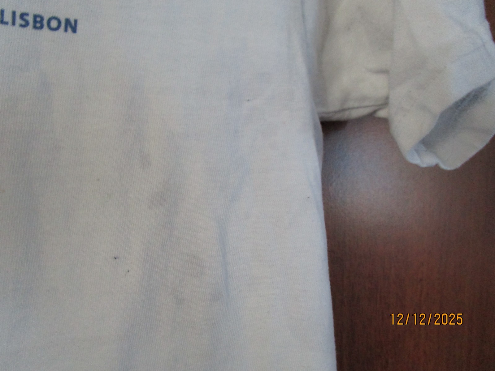 Hard Rock Cafe Lisbon Tee T-shirt Small Cotton Chest 34 Length 25 in