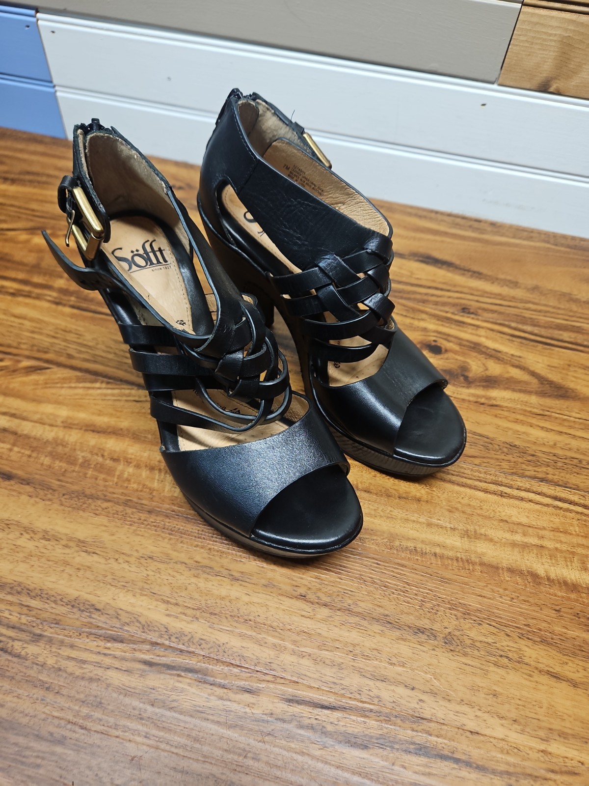 Sofft Ohanna Black Vowen Leather Heel Sandals Womens Size 7M