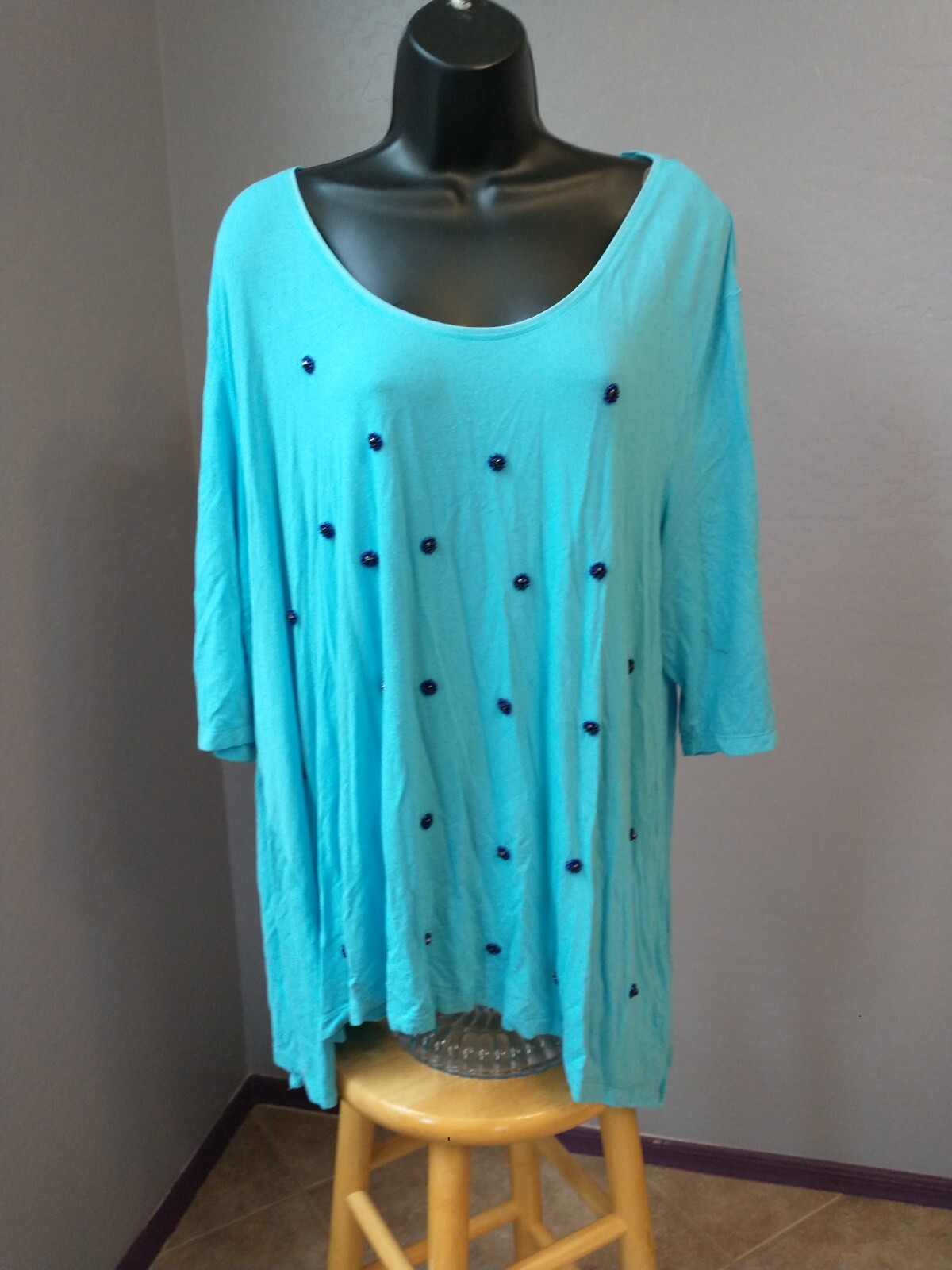 2x simply Emma blue blouse with flower bead accents95% viscose and 5% spandex