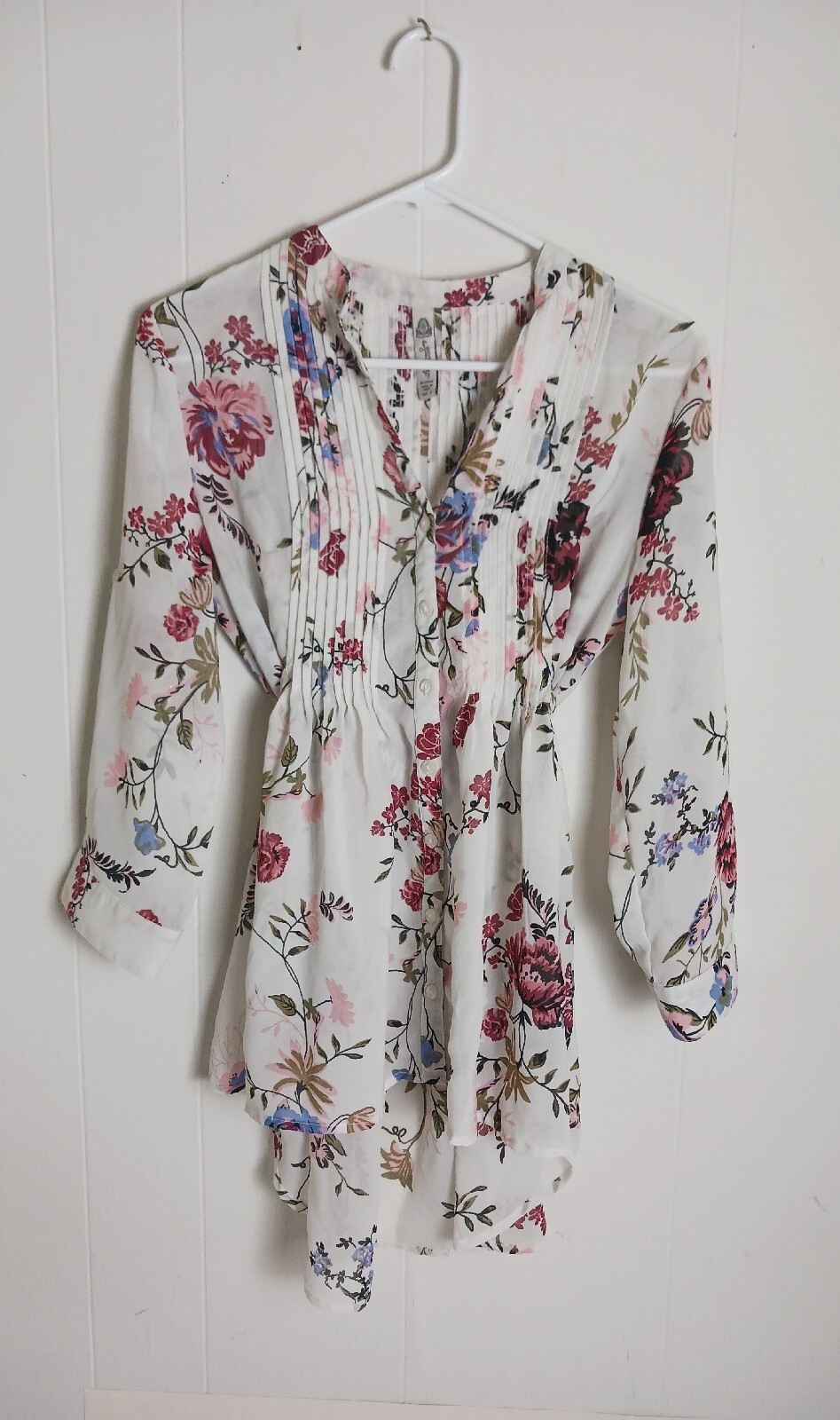 American Rag white/burgundy/pink floral tuxedo front tie back blouse Small