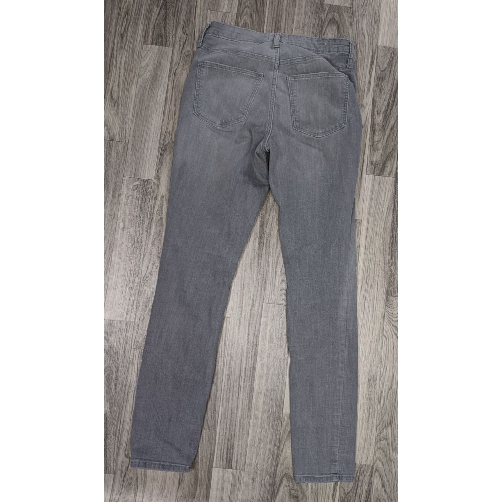 Universal Thread Womens Size 2 / 26 R High Rise Skinny Grey Denim Jeans