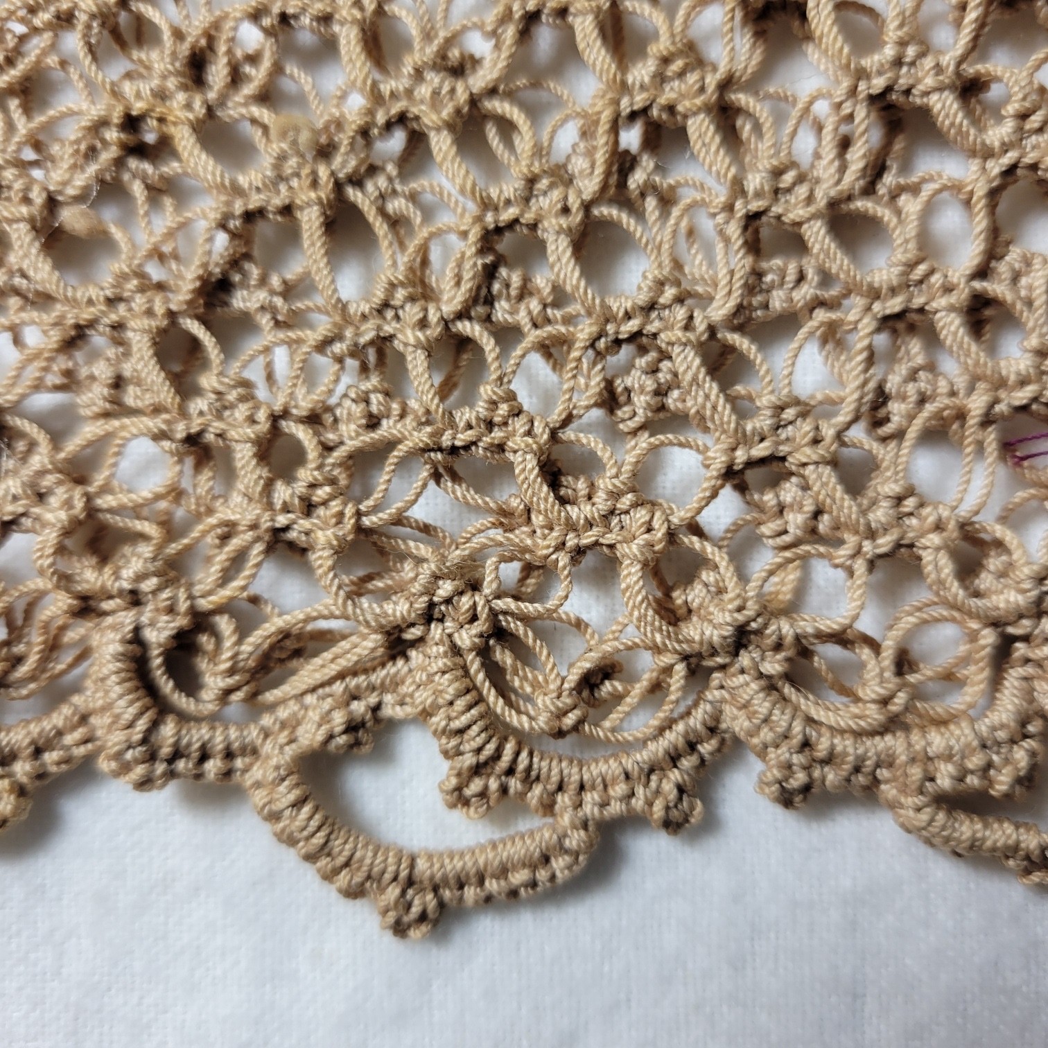 Hand Tatted Vintage Beige Purse, 8.5″ x 8.5″, spring closure in great condition