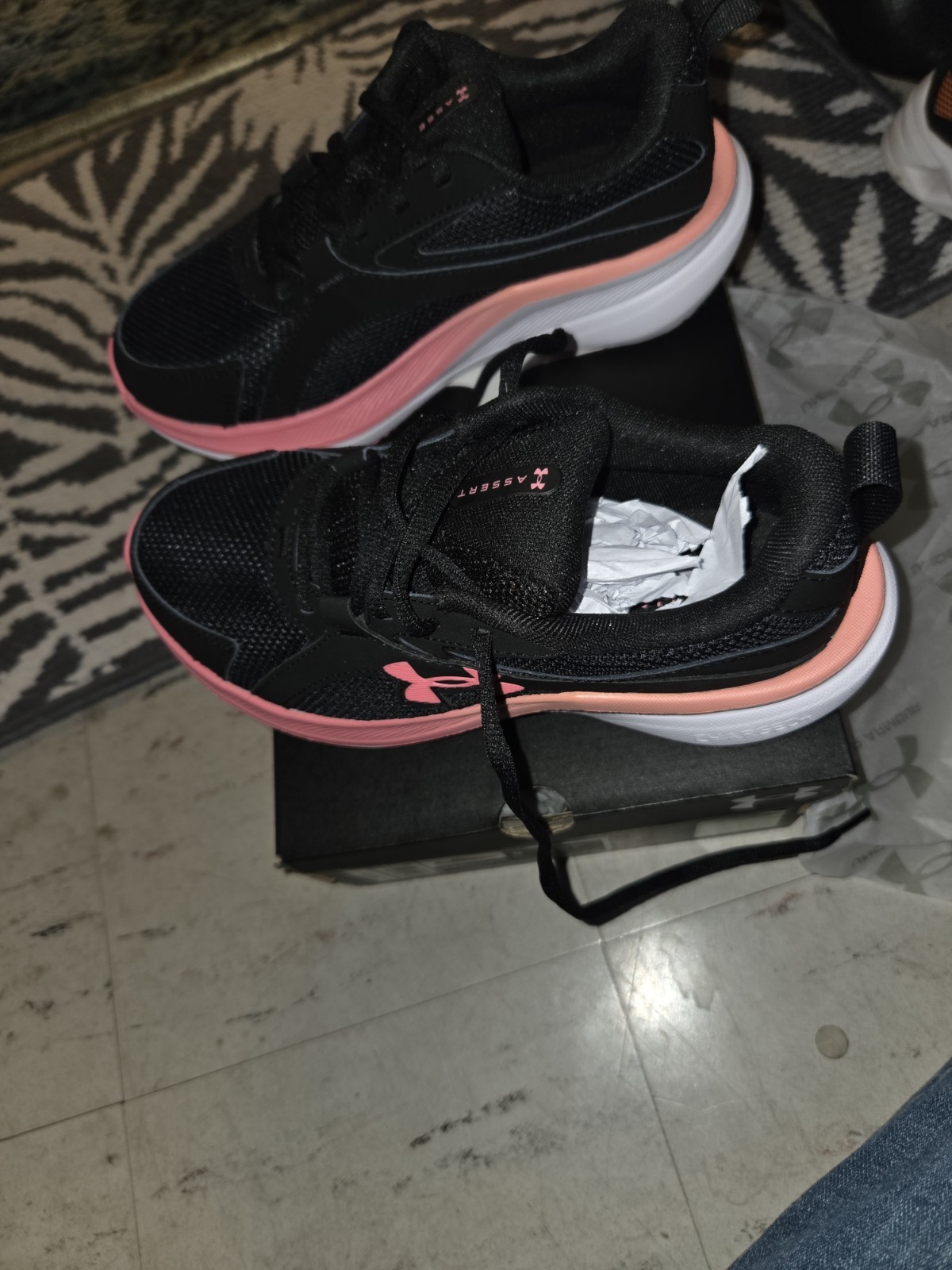 UA Charged+ Assert 11 Wide (D) Size 5