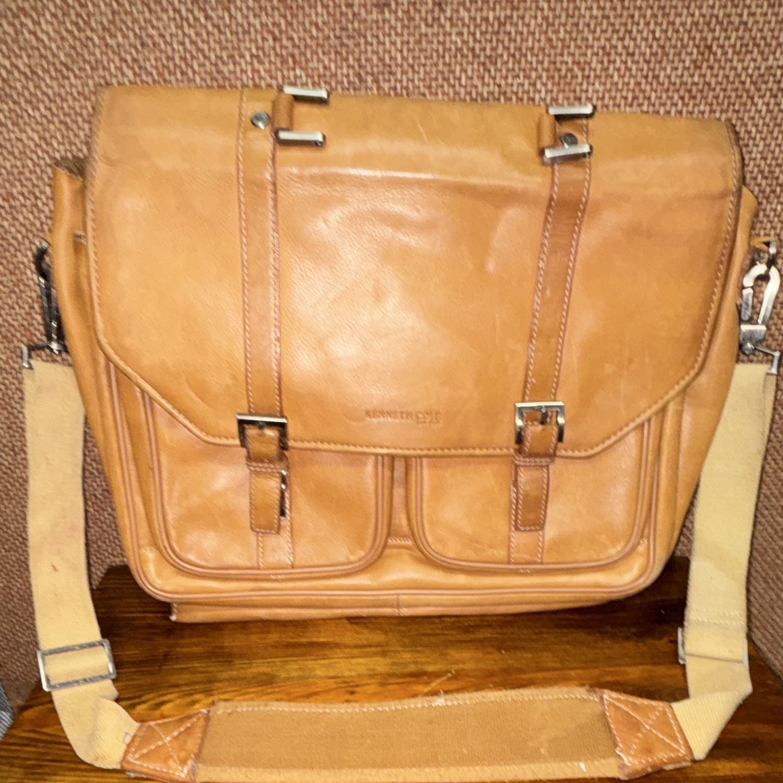 Kenneth Cole Brown Messenger Bag Large Shoulder Strap Buckle Zip Pockets Travel