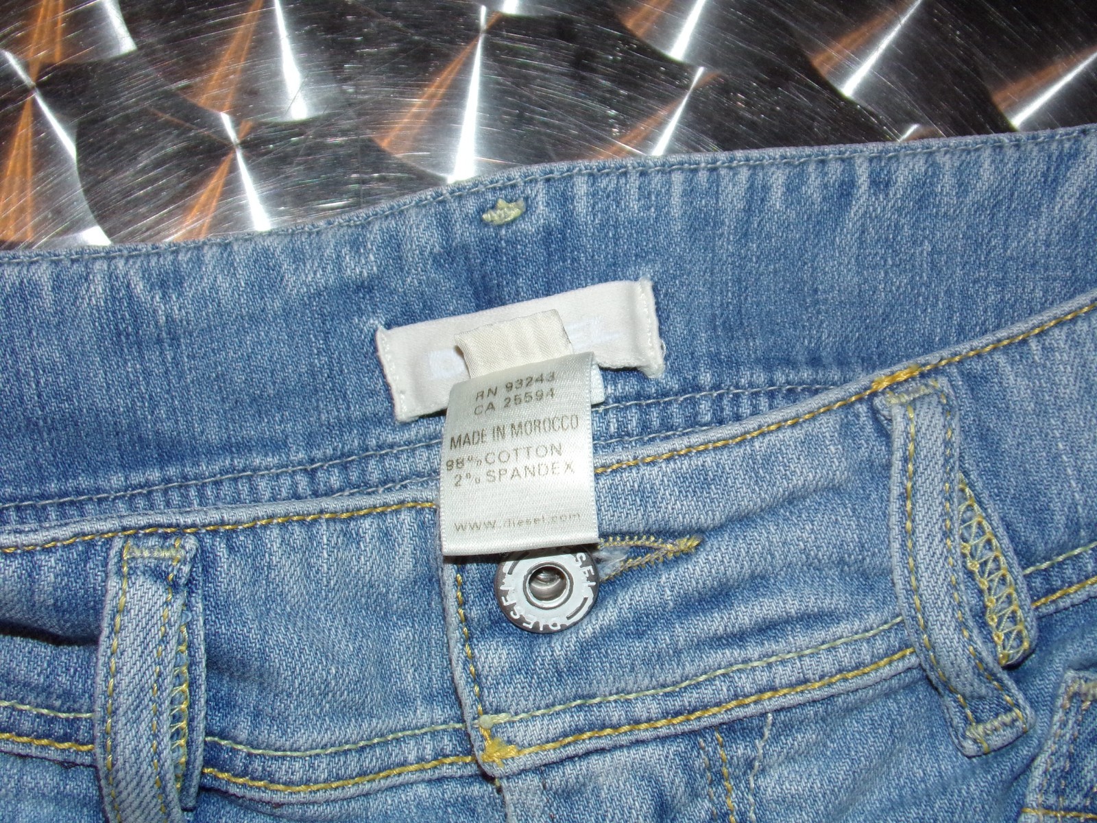 diesel 31 Capri Jeans Light Wash Zipper Pockets and fly 18″ inseam