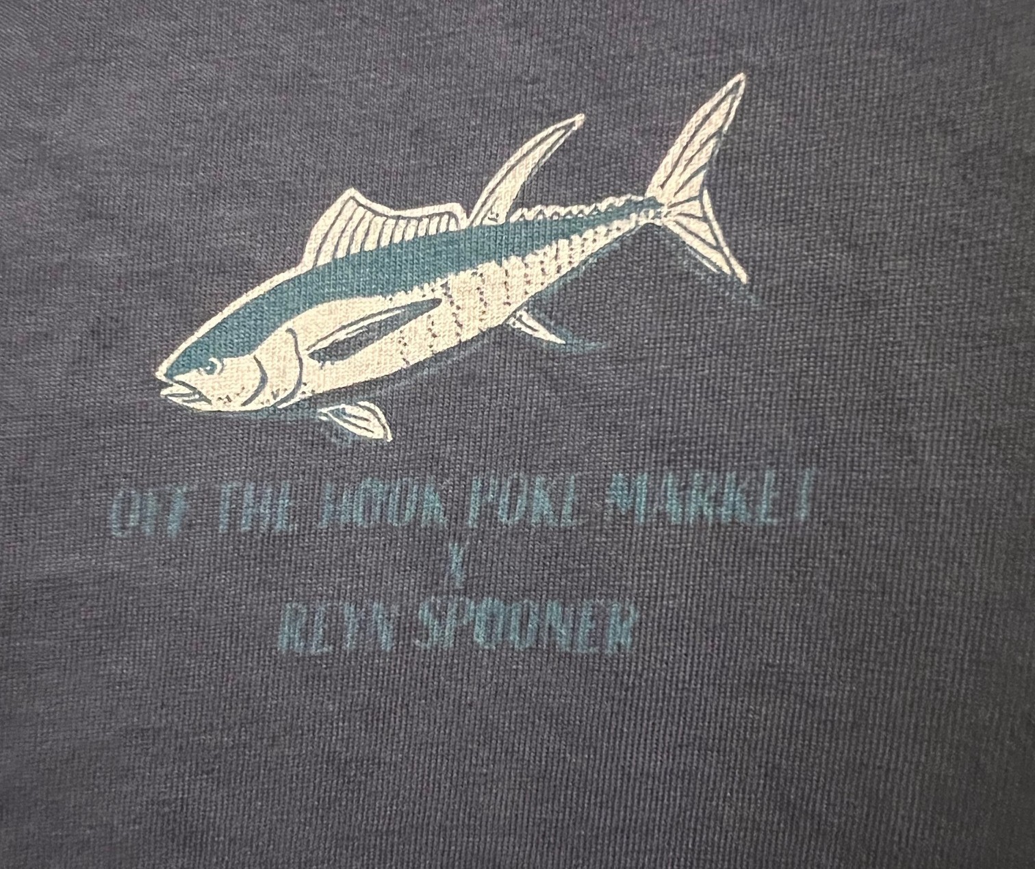 Reyn Spooner Off the Hook Poke Market Blue T-Shirt Mens XL Ltd Issue