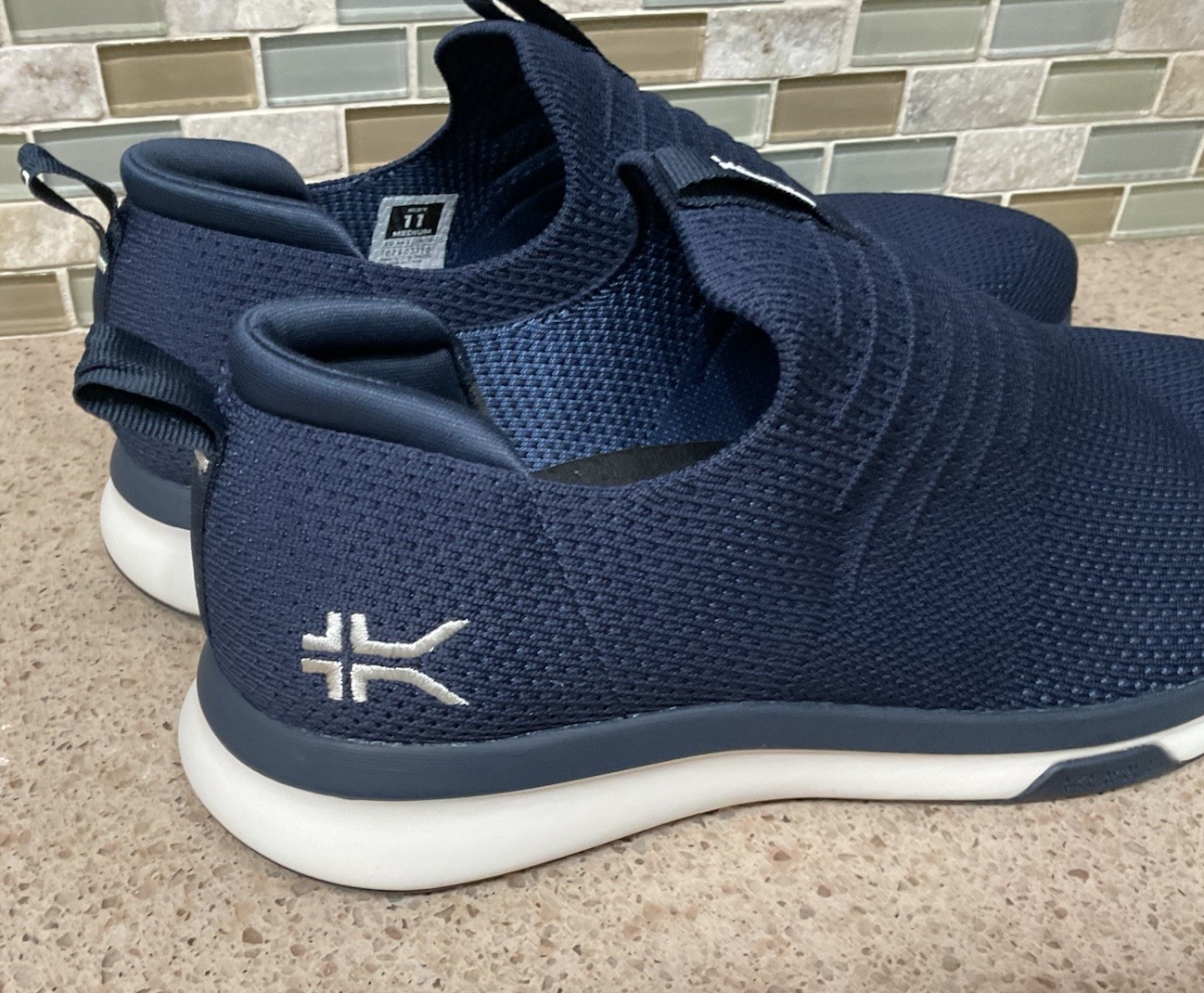 Kuru Atom Men’s Slip-On Blue Sneakers Size 11 Knit Everyday Travel Seamless EUC