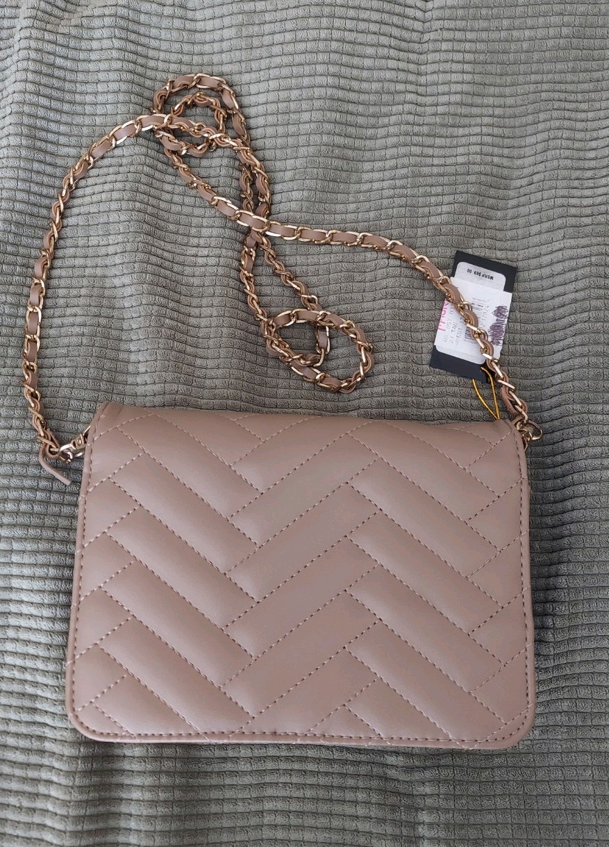 bebe Beige Quilted Wallet Crossbody w/ Chain Strap, Zipper, Logo, Card Slots