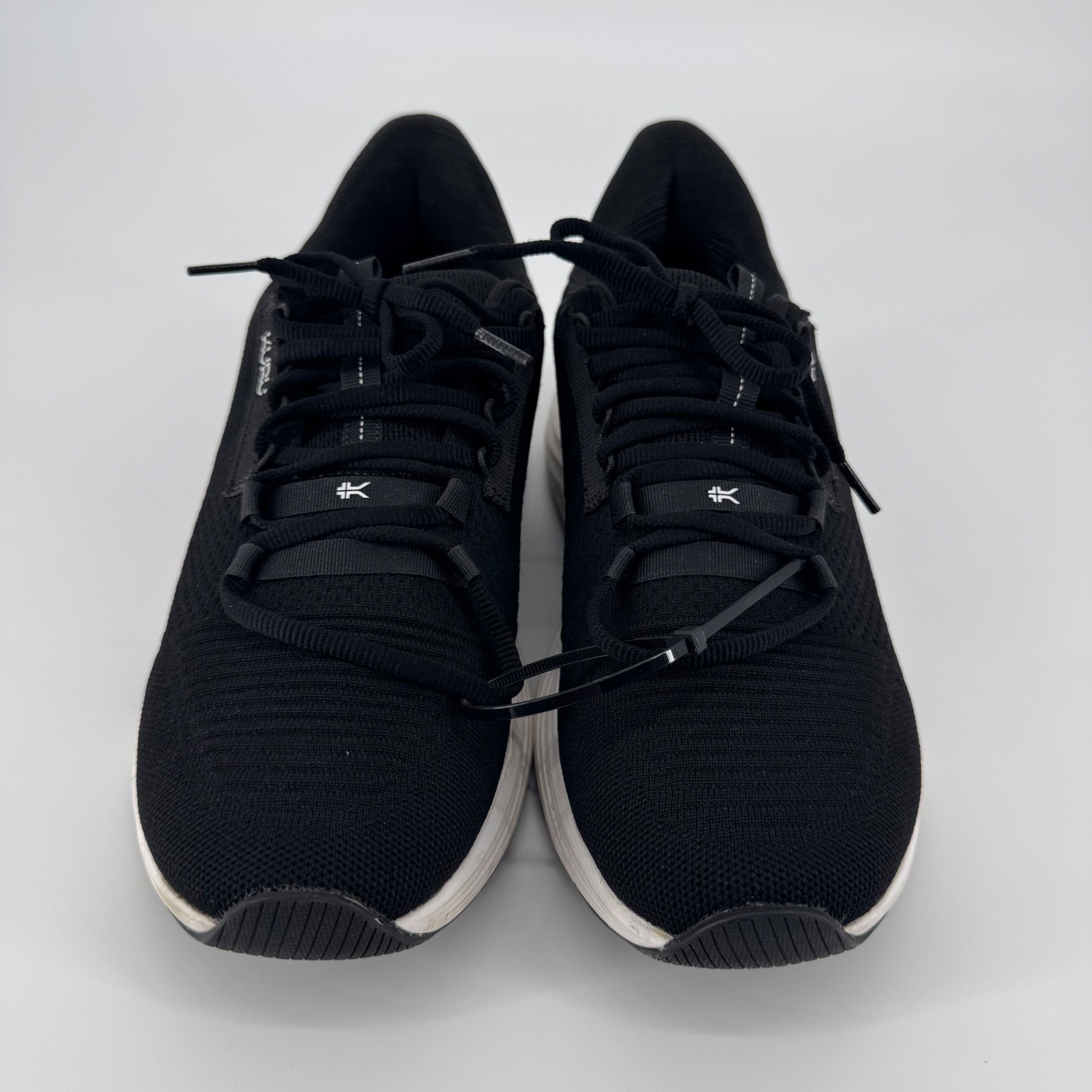 Kuru Atom 2 Men 10.5 Wide Jet Black Bright White Athletic Running Shoes Sneakers
