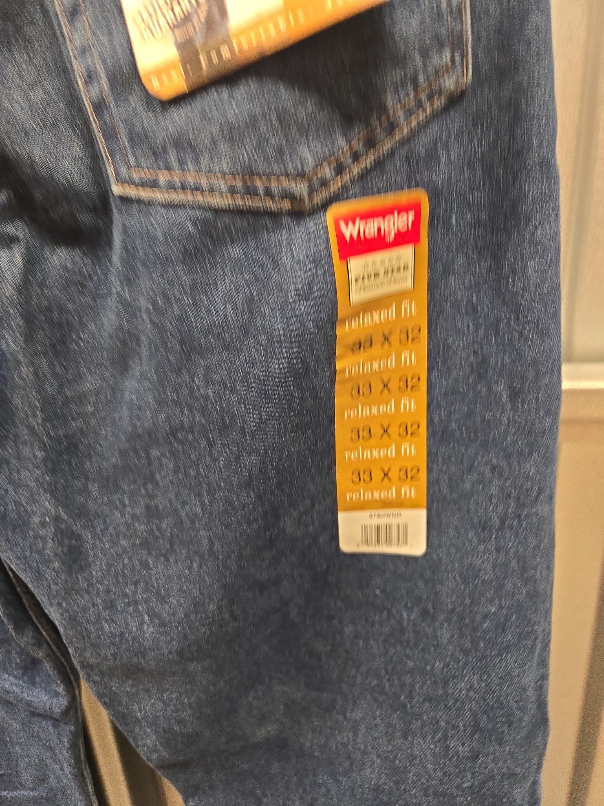 NWT WRANGLER 9760WDR Relaxed Fit Premium DENIM JEANS, 33 x 32 Dark Wash
