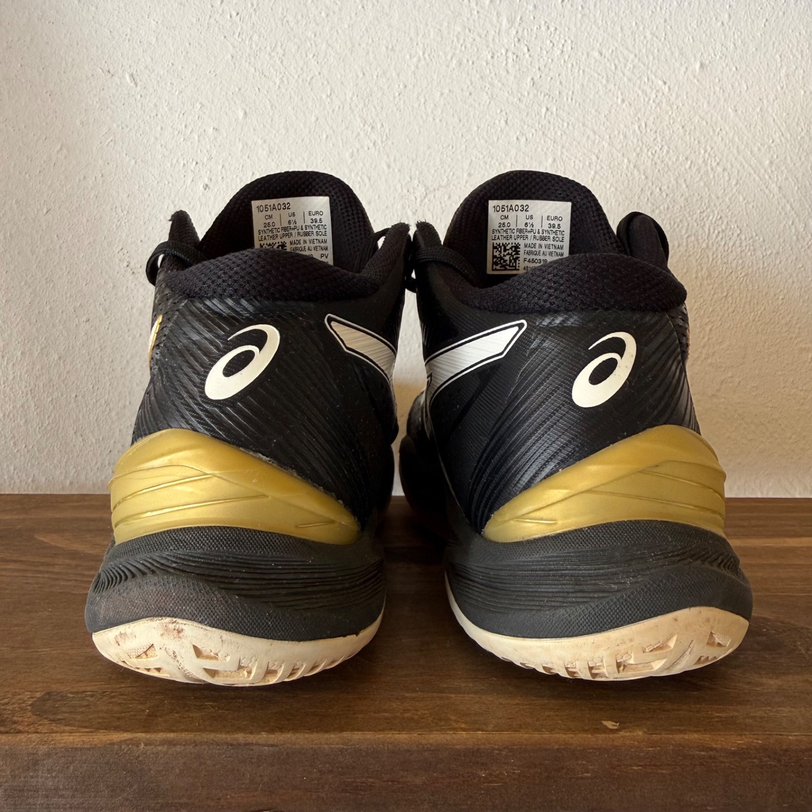 Size 6.5 – Asics Sky Elite FF MT Black Gold Volleyball Shoes Sneakers
