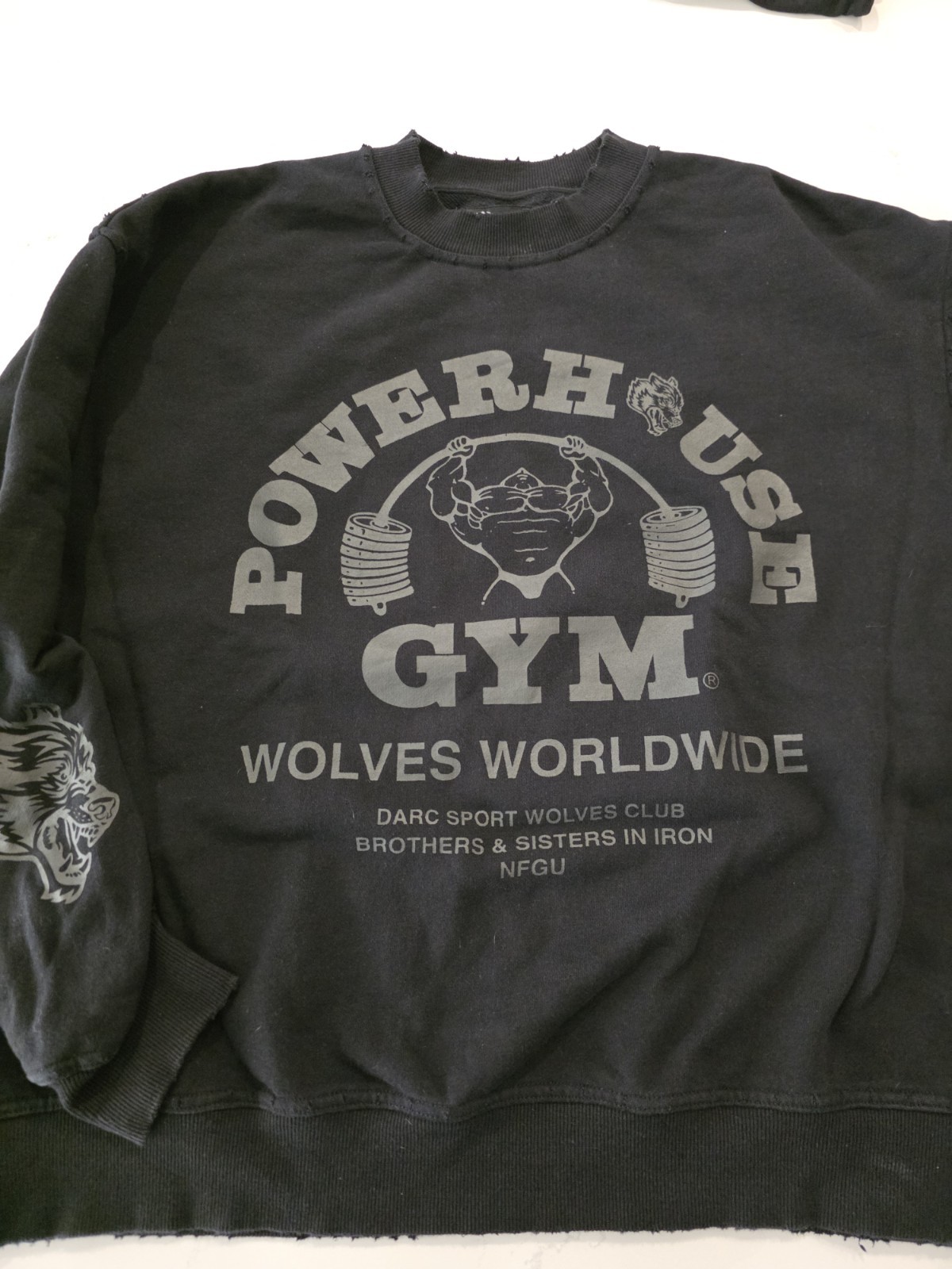 Powerhouse Gym Men’s Black Wolves Worldwide Graphic Crew Neck Pullover M