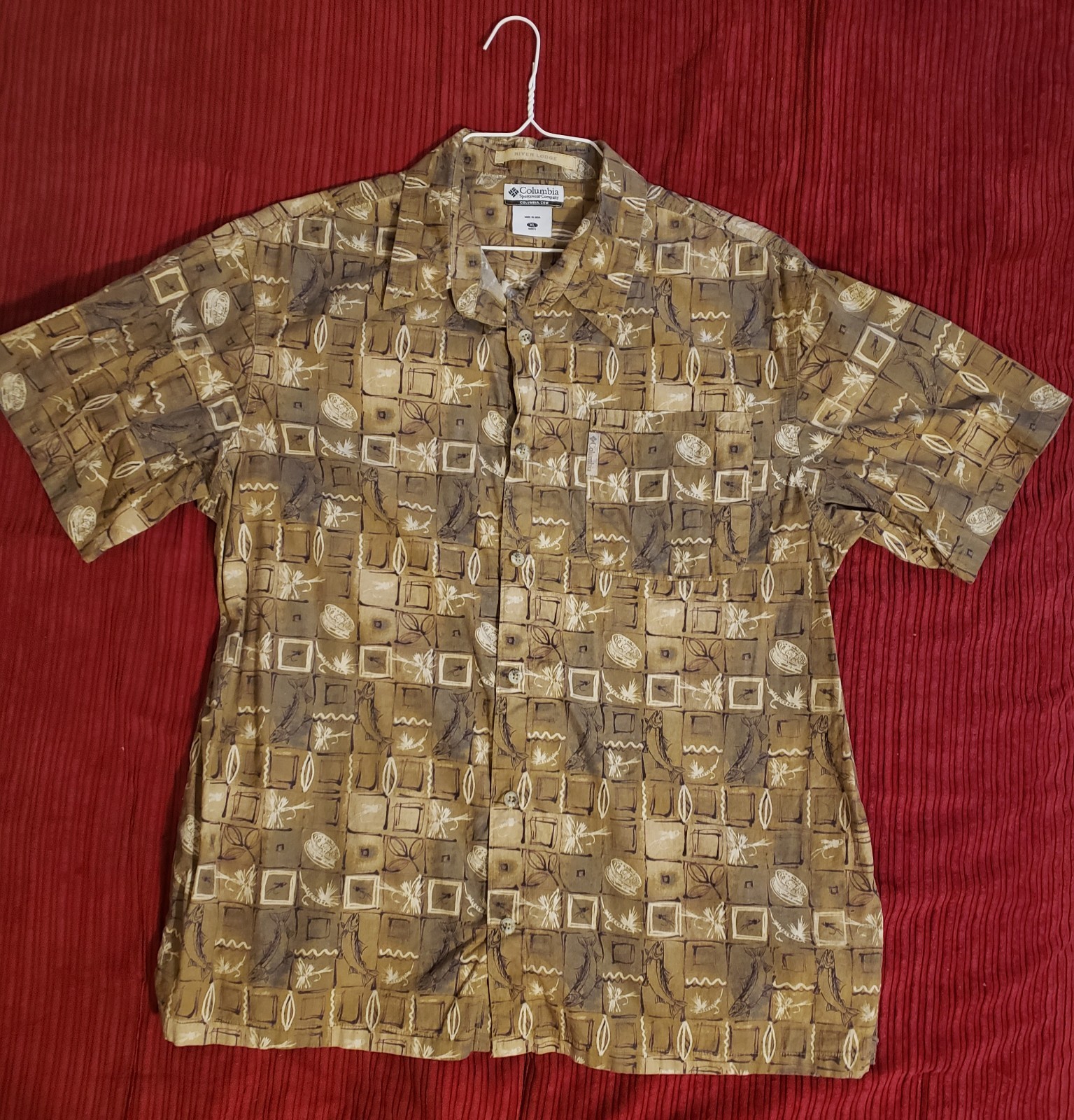 Columbia Men’s Button Down Fishing Themed Lightweight Shirt Size XL