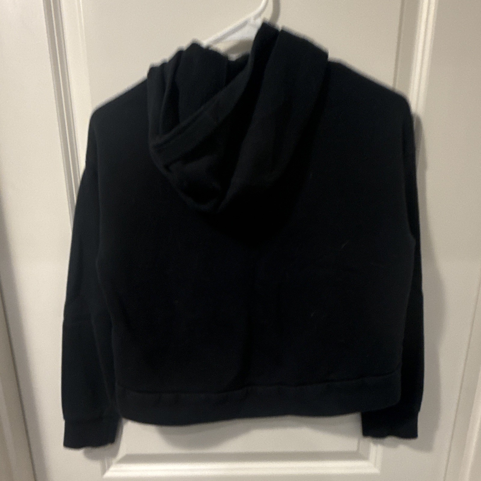Nike Girls Pullover Hoodie Black Solid Logo Pockets Size M+ DC7663-010 cropped