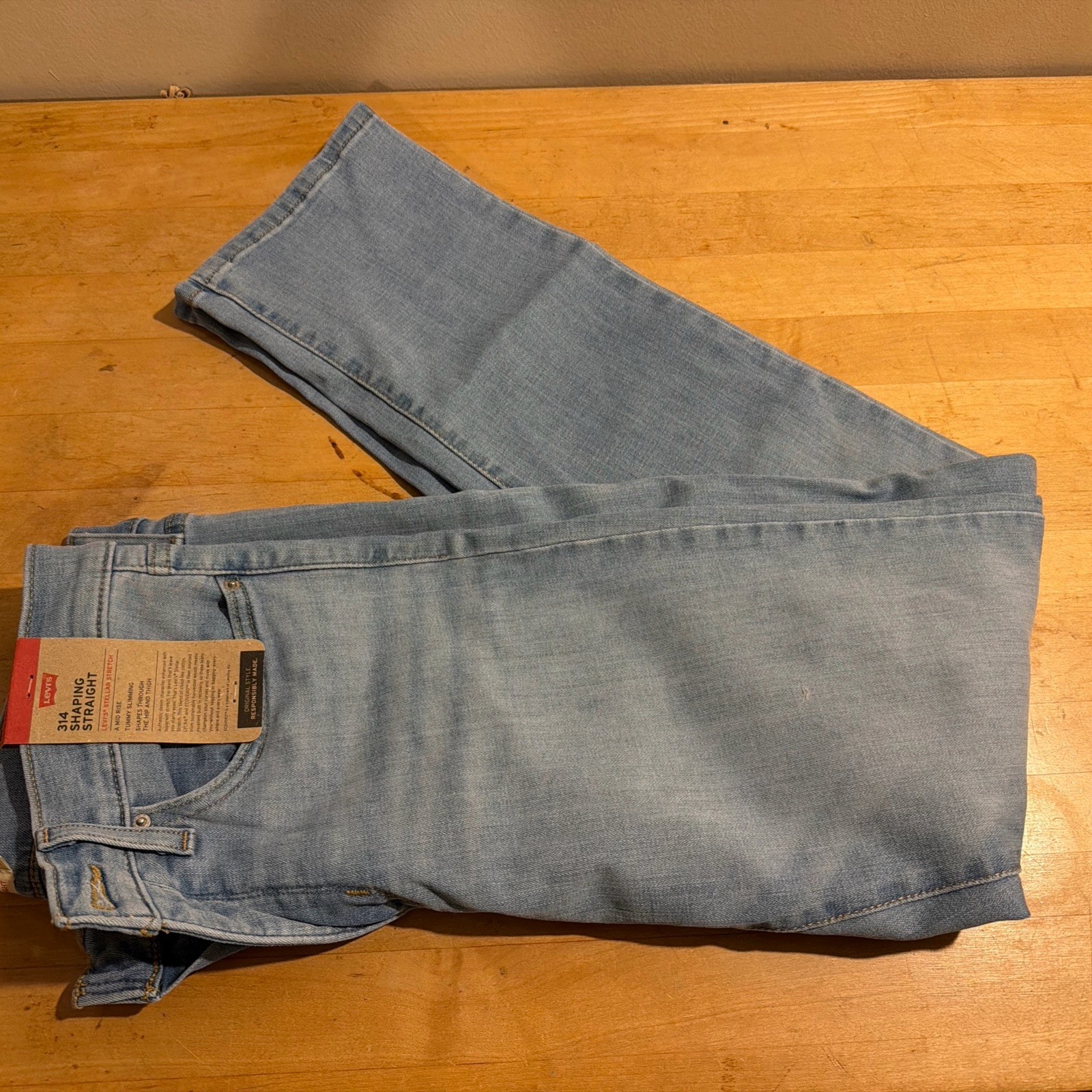 Levi’s Women’s 314 Mid-Rise Shaping Stretch Straight Jeans, Size 14 32/32