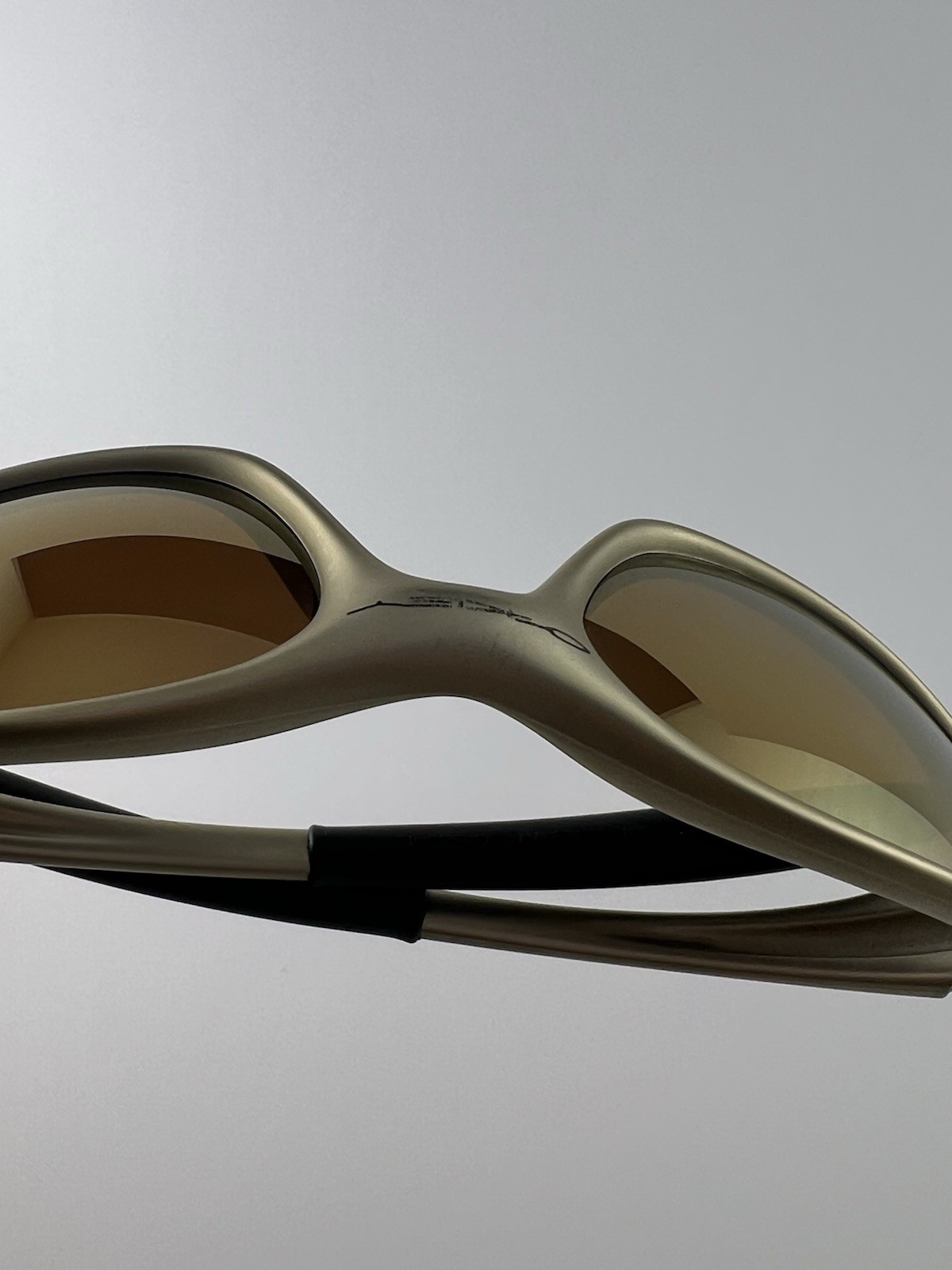 Oakley Minute 1.0 FMJ Platinum Frame Gold Iridium Lens Gold Icons 04-082 XX