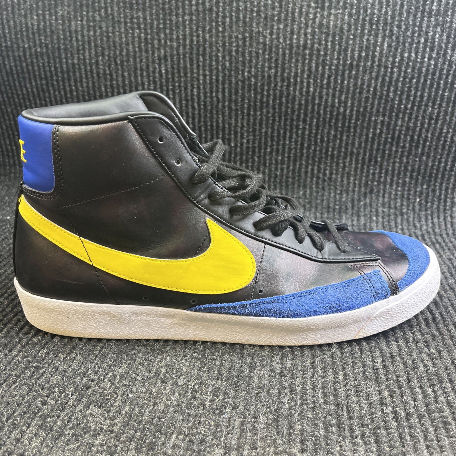 🔥🔥🔥Nike Blazer Mid Peace, Love, and Basketball 2020 Size 15 Used Good