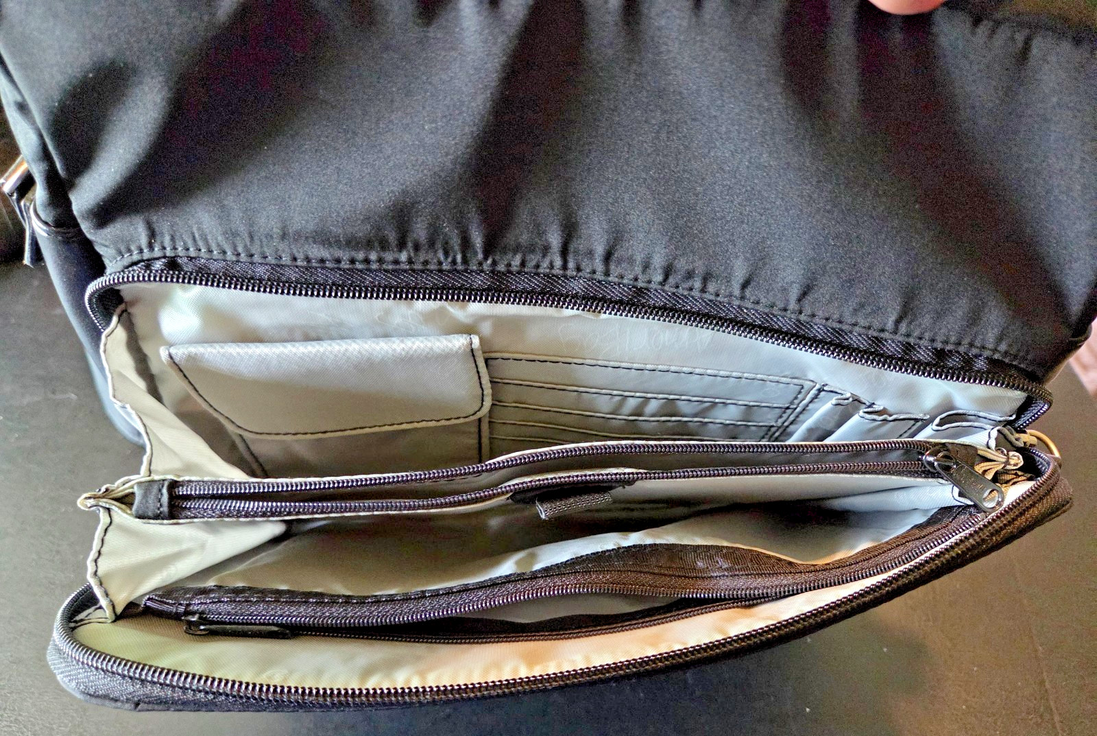 AmeriBag New Yorker Crossbody Messenger Travel Bag Black Nylon w/ Leather
