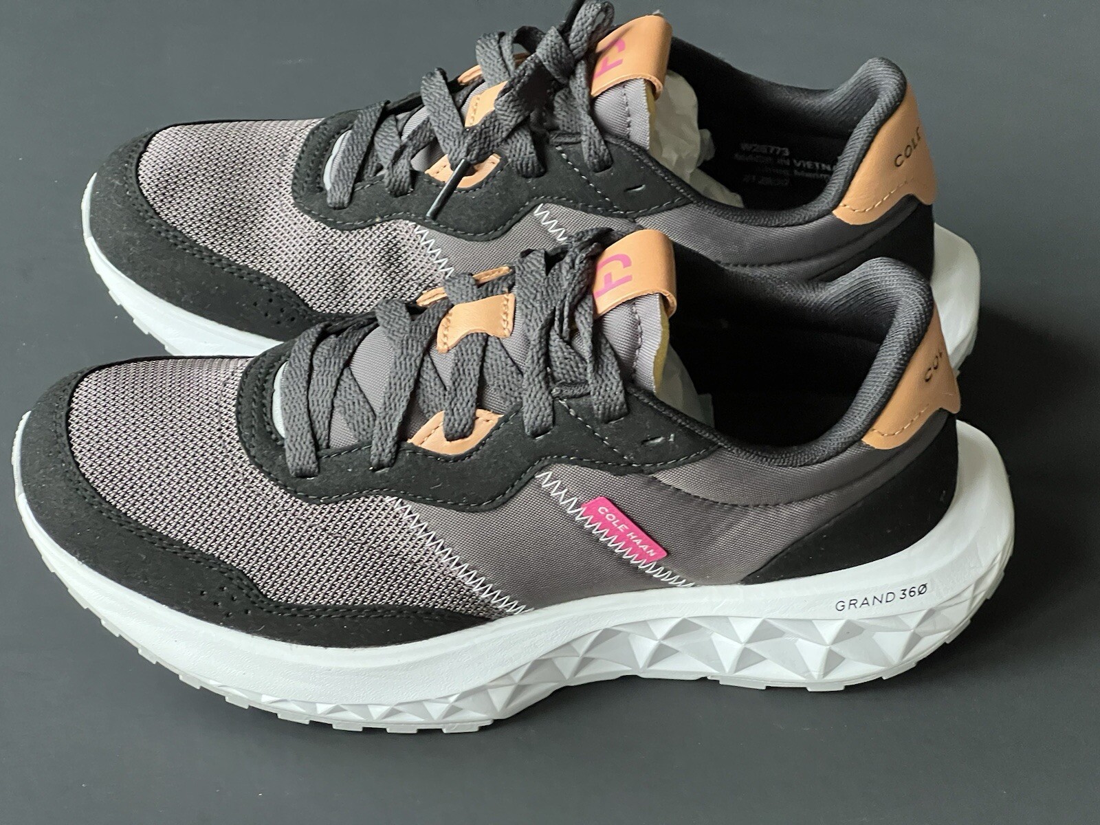 Cole Haan Women’s 8 B, Zero Grand All Day Runner W26773. Black/Pavement/Wht. New