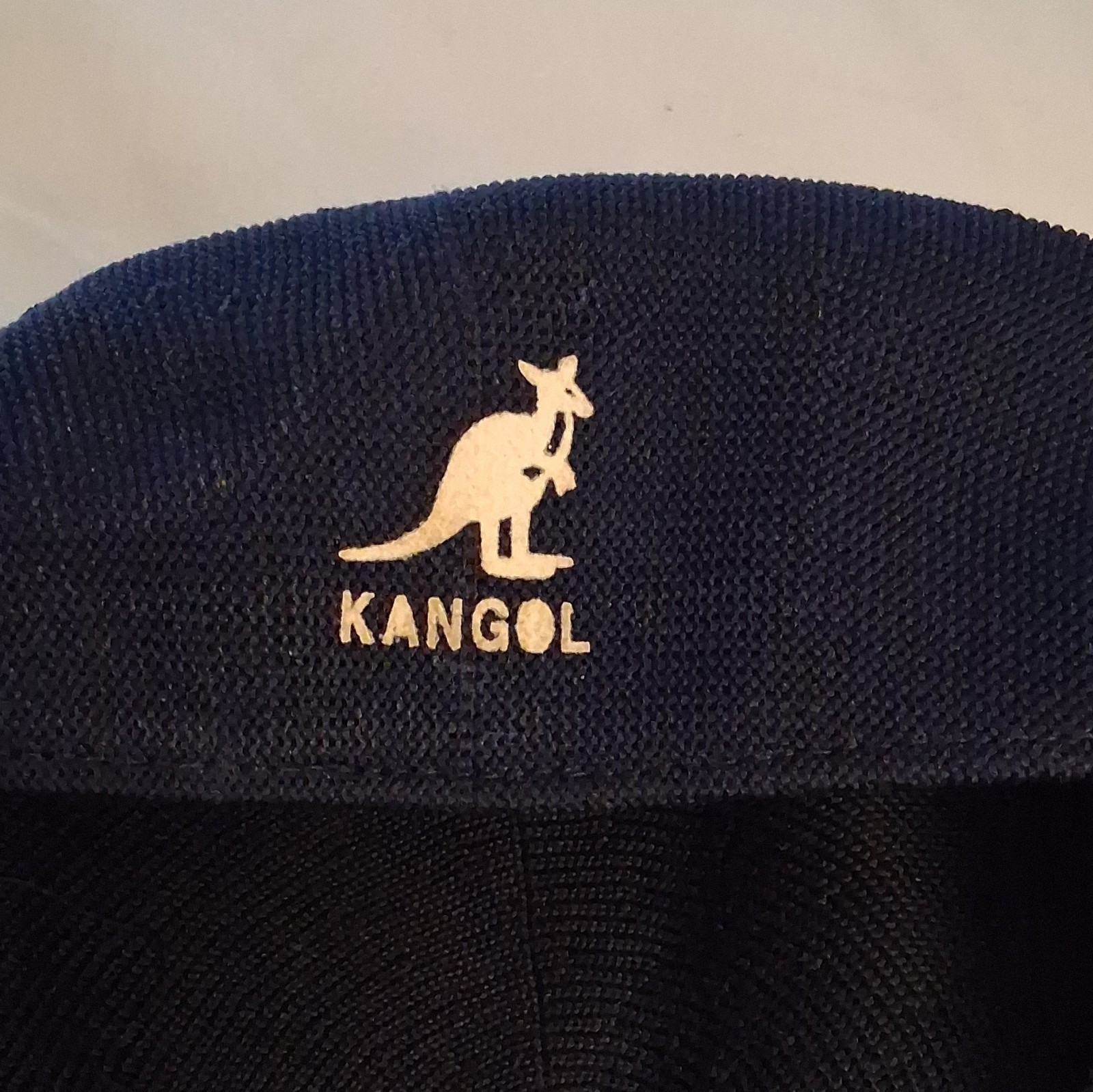Kangol Men’s Navy Flat Cap Hat Solid Pattern Kangaroo Logo Lightweight Size L