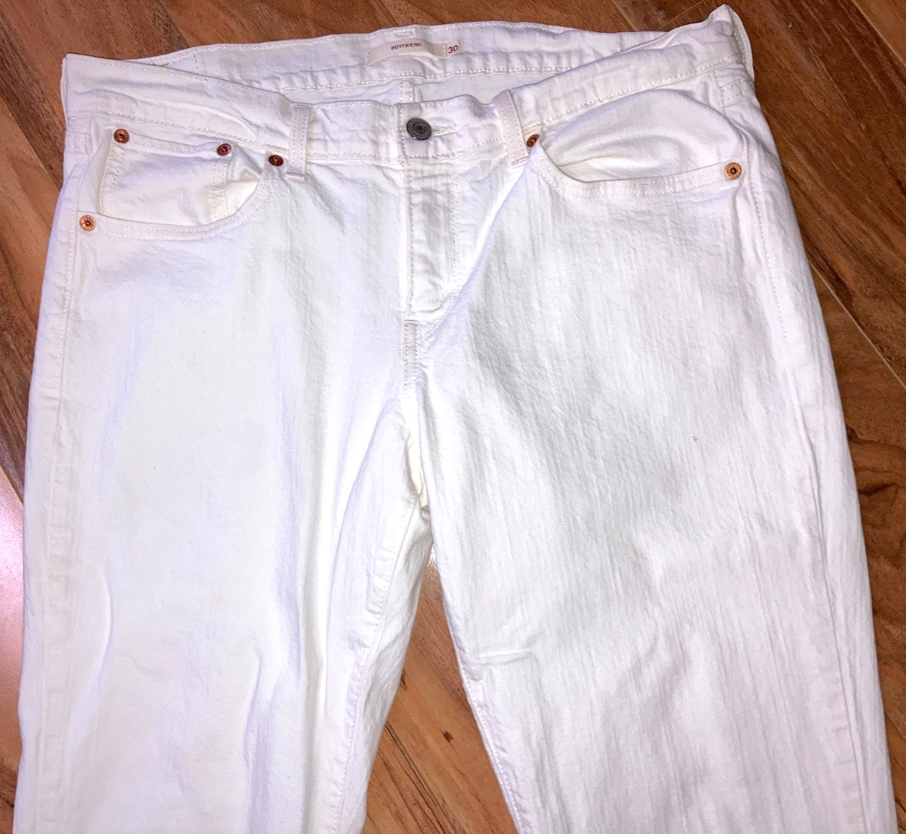 Levis Boyfriend Cut Woman’s White Cotton Elastane Cropped Jeans Size 30 or Sz 10