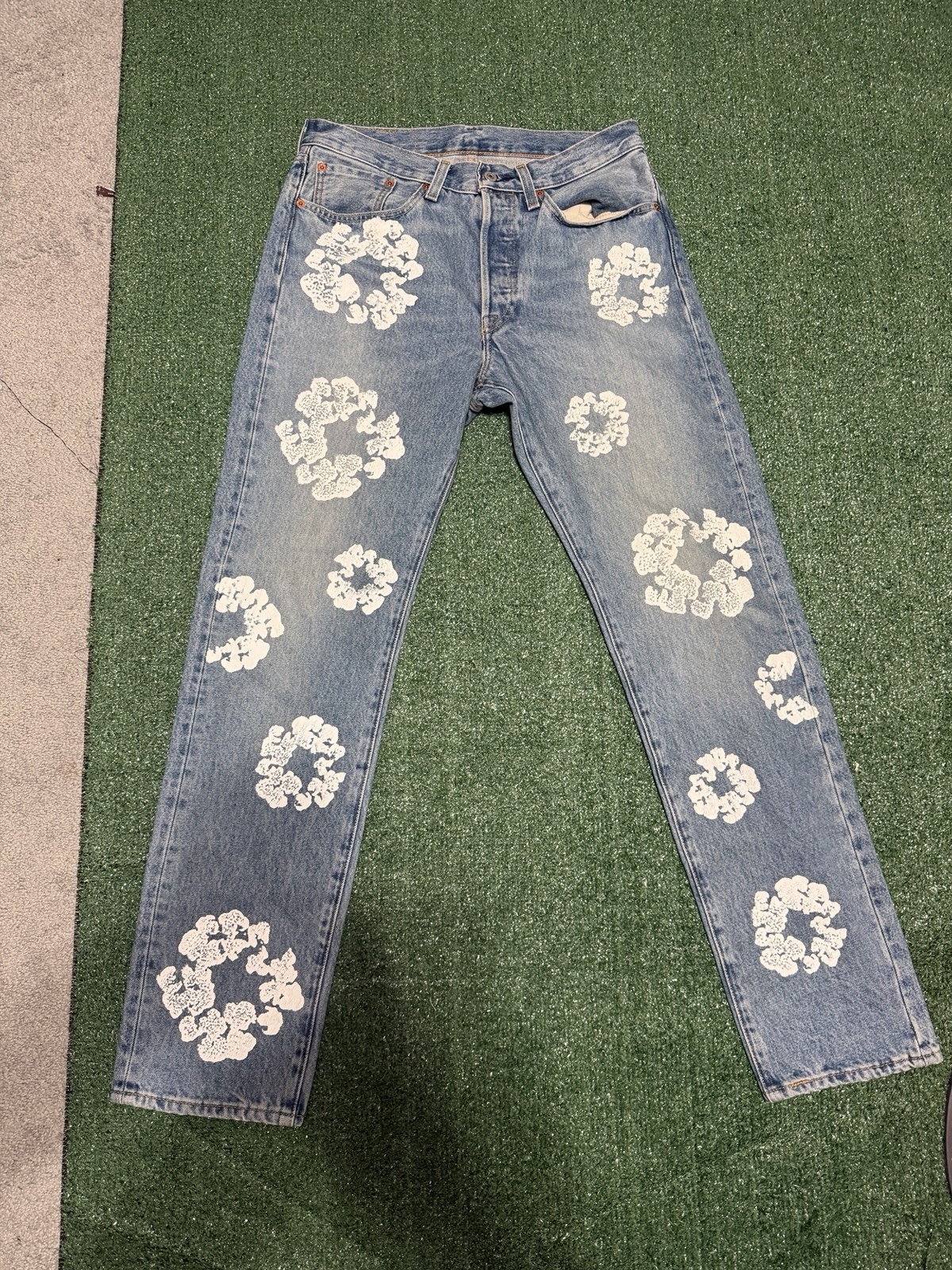 Denim Tears x Levi’s Cotton Wreath Jeans Light Wash Size 31×32 Authentic