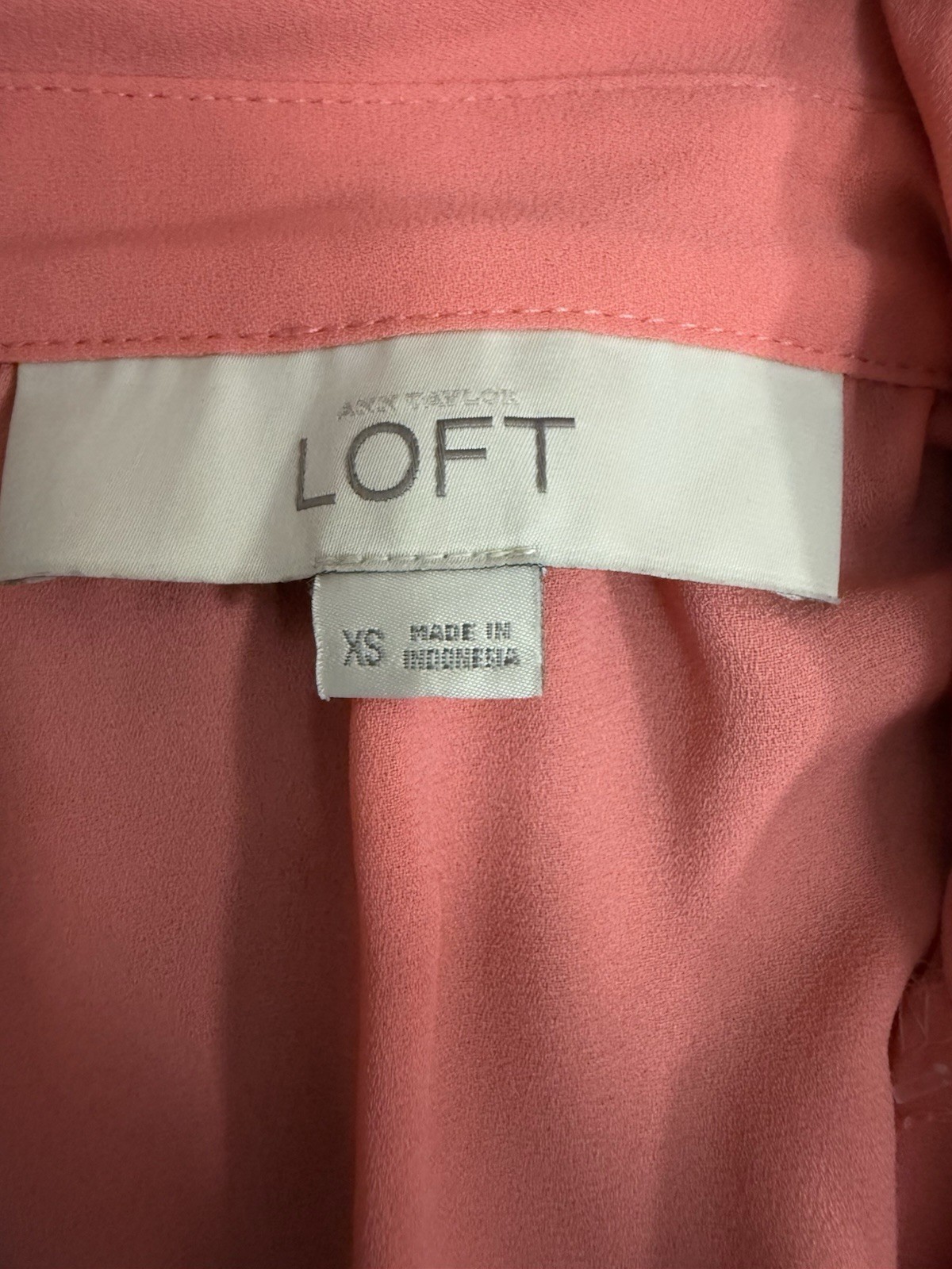 Loft XS Blouse Shell With Scalloped Button Detail Sleeveless Coral Super Cute
