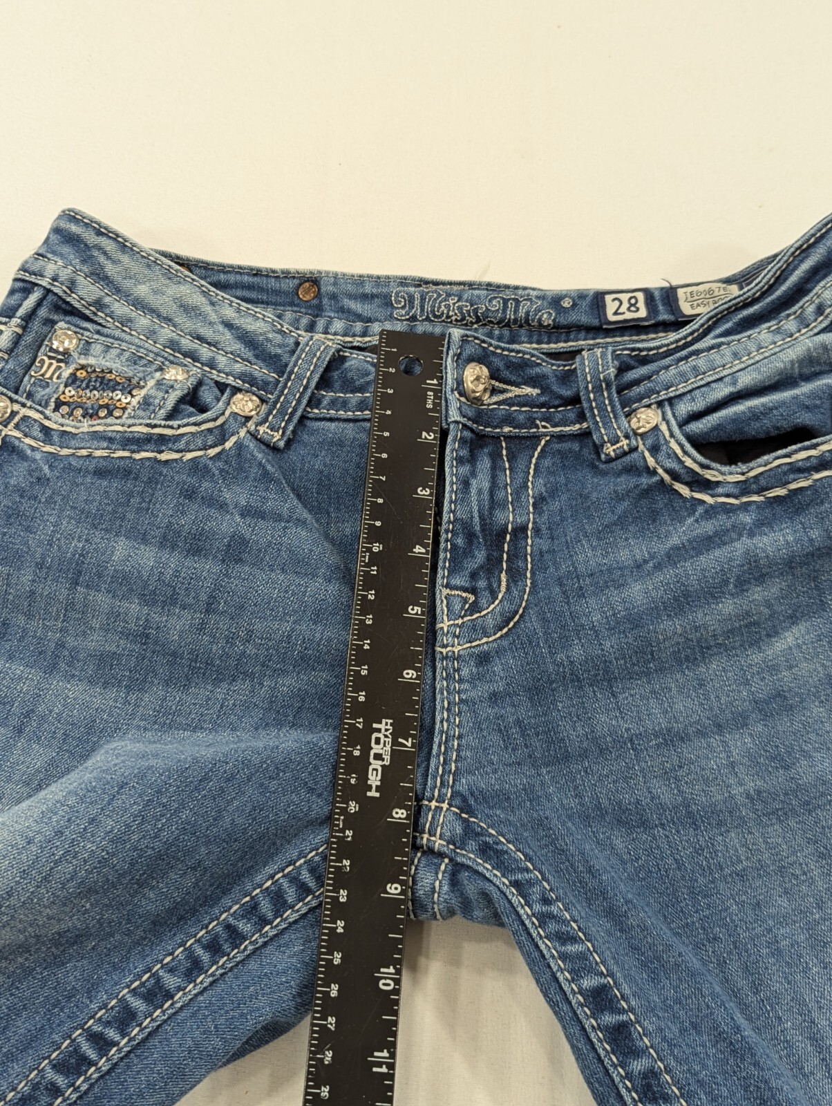 Miss Me Mid Rise Easy Boot Embroidered Jeans in Women’s Size 30×33 (28 Tag)