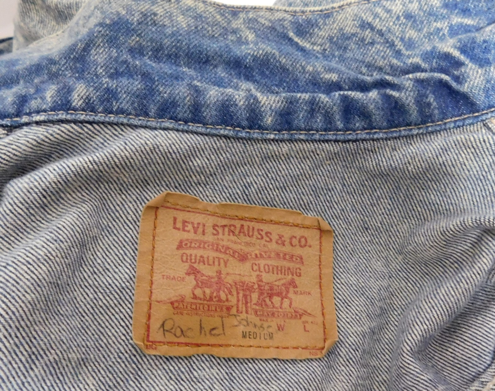 Levis Blue Denim Jacket Women’s 34″ Chest Medium Sandwash USA Made Vtg 80s