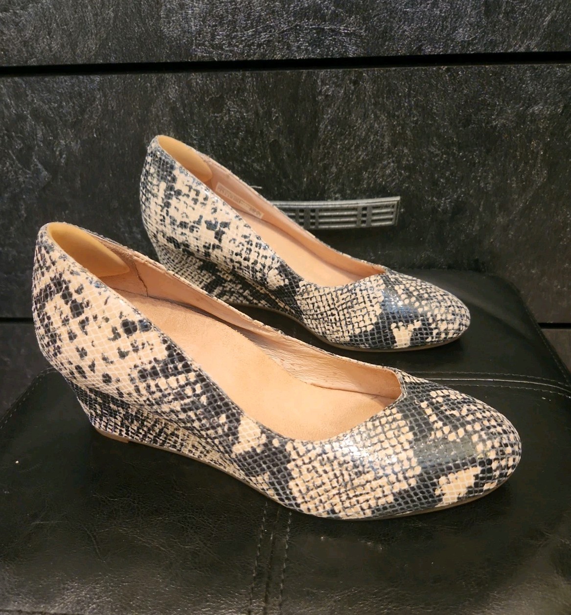 Vionic Orthaheel Leather Snakeskin Reptile Print Antonia Wedge Pumps Shoes Sz 8