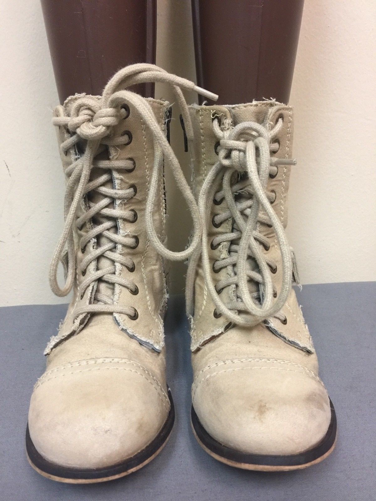 Women textile/man made material ankle combat beige zipper/lace boots size US 6