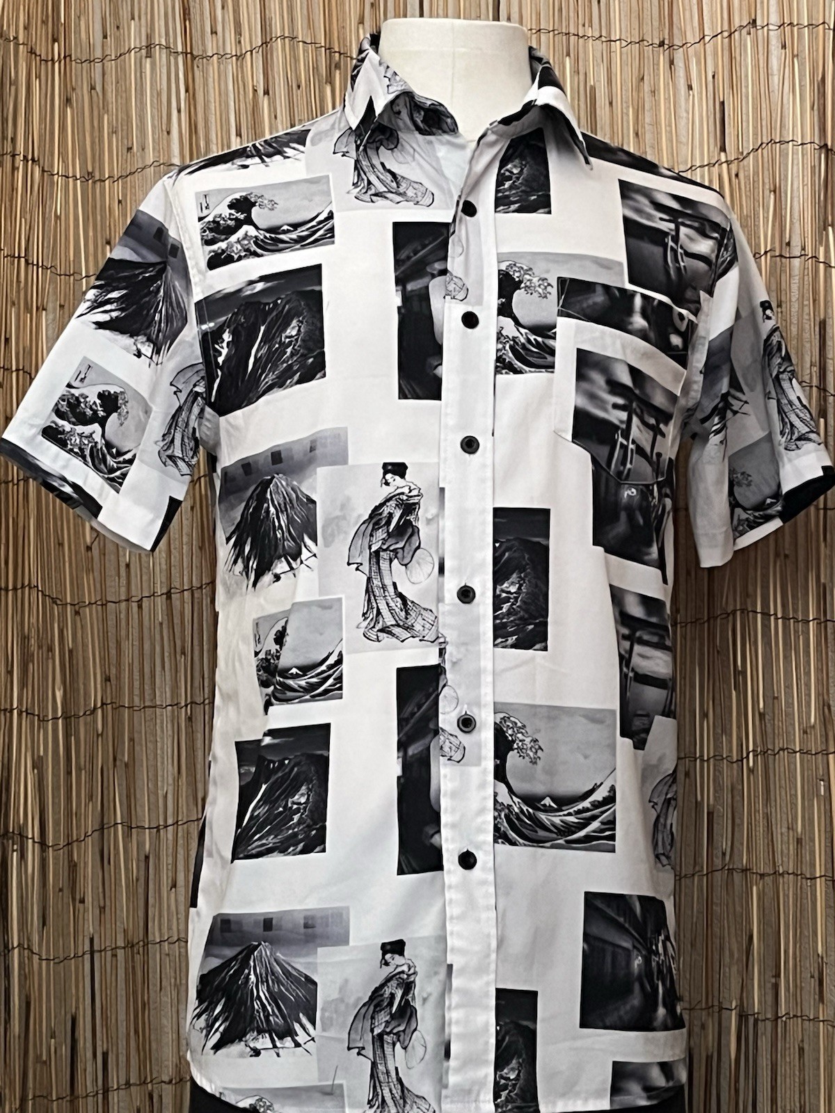 Just Attitude Mens SS Button Up Japan Themed Shirt-Size Small-Poly Spandex Blend