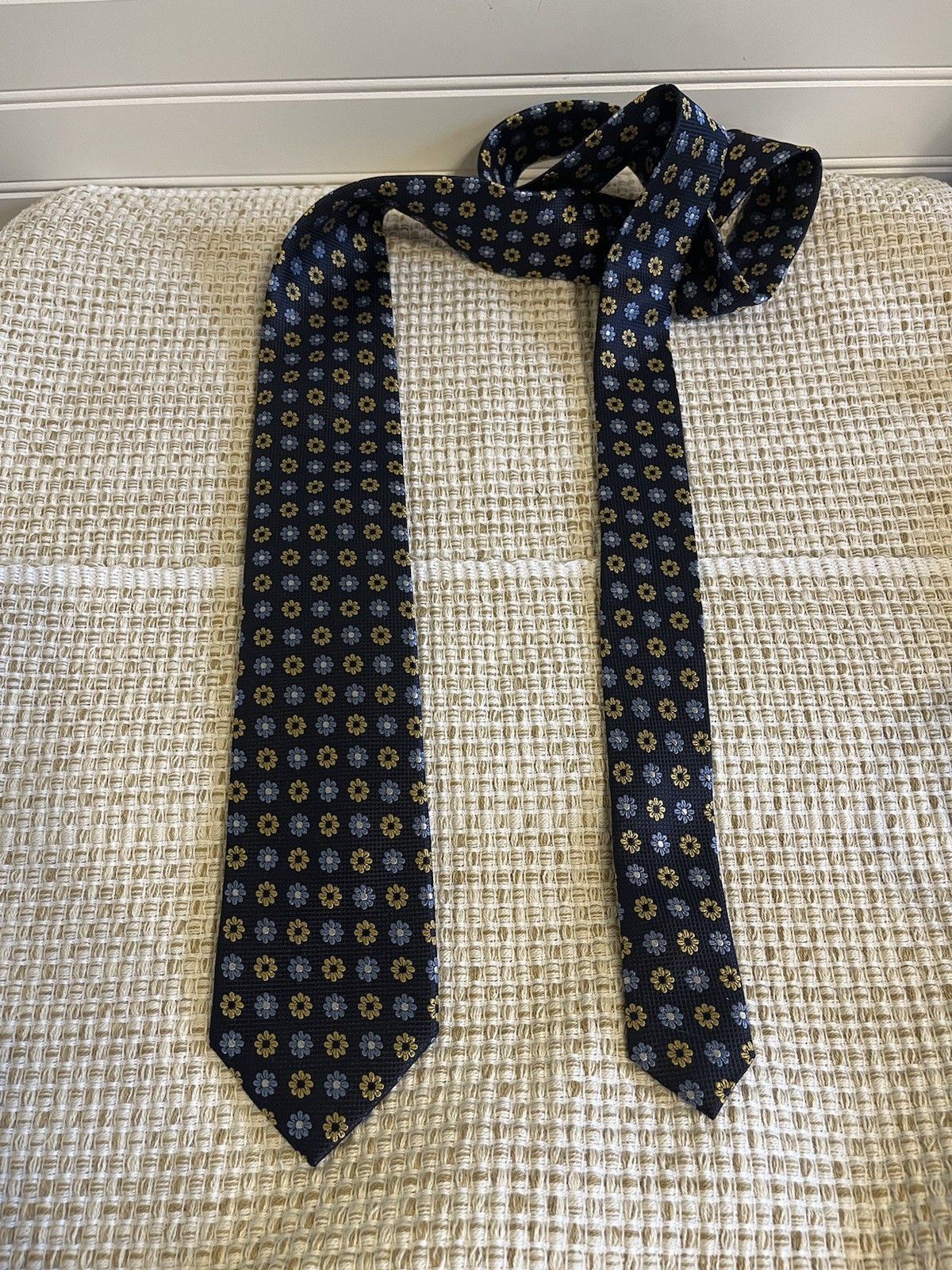 Black Brown 1826 100% Silk Dark Navy Gold & Light Blue Daisies Floral EUC