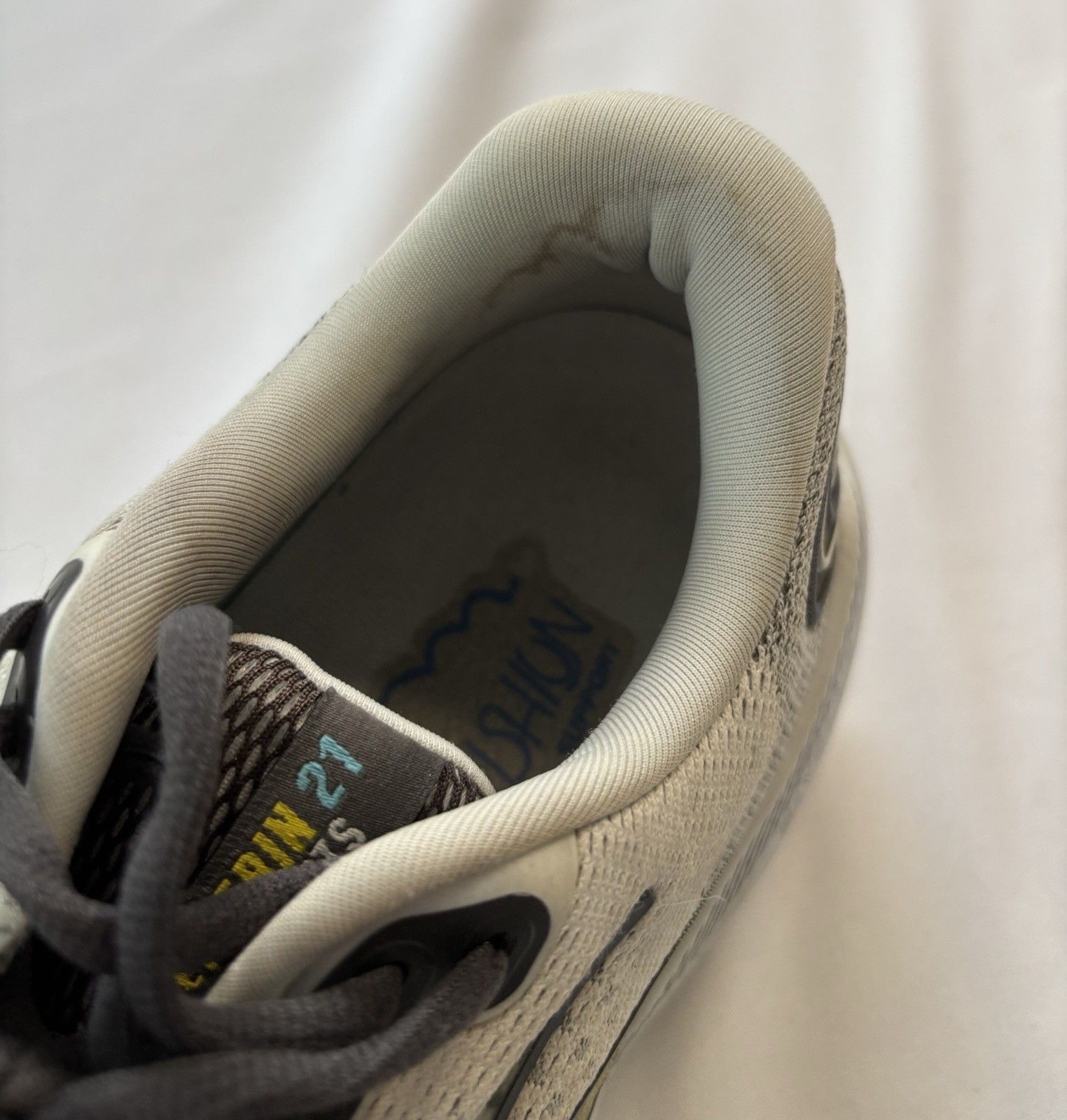 Brooks Running Shoes Men’s Glycerin GTS 21 Coconut Forged Iron Yellow Size 9