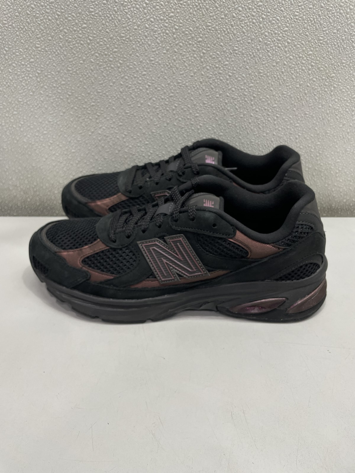 New Balance 2010 Lifestyle Sneakers Unisex M10, W11.5 In Black With Iridescent