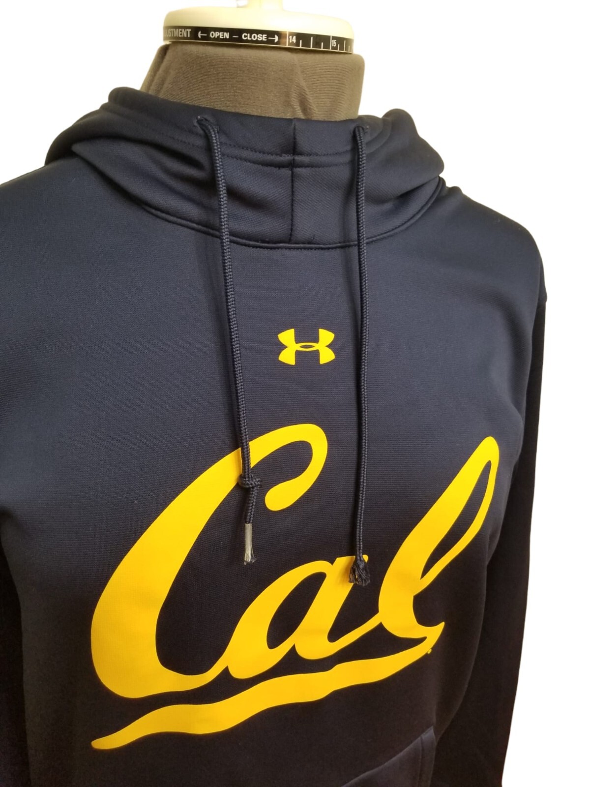 Under Armour Cal ColdGear Pullover Men’s Hoodie Size Large PIT TO PIT 24 IN