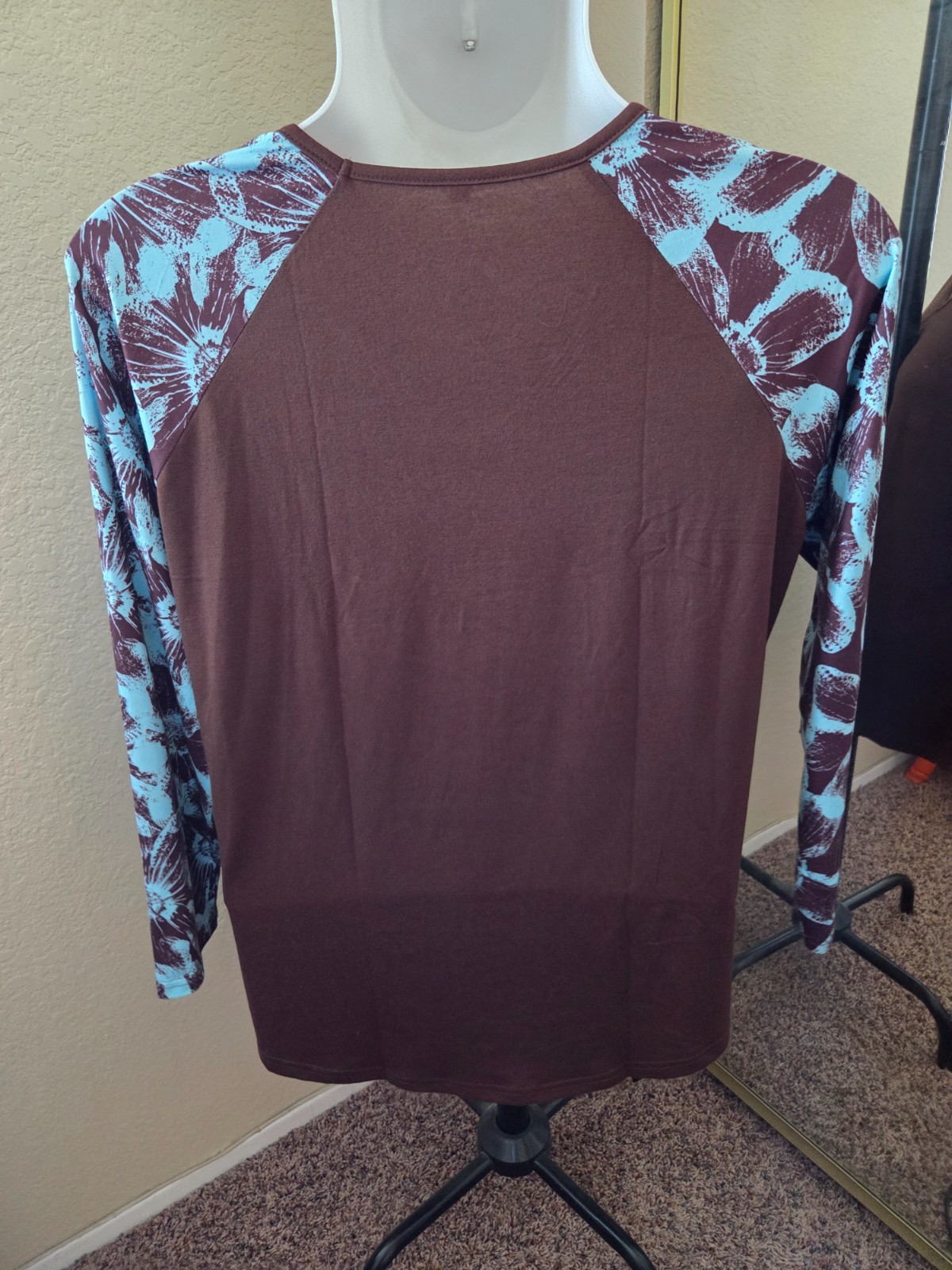 BRAND NEW: Women’s Unbranded Size XL Brown with Print Long Sleeves