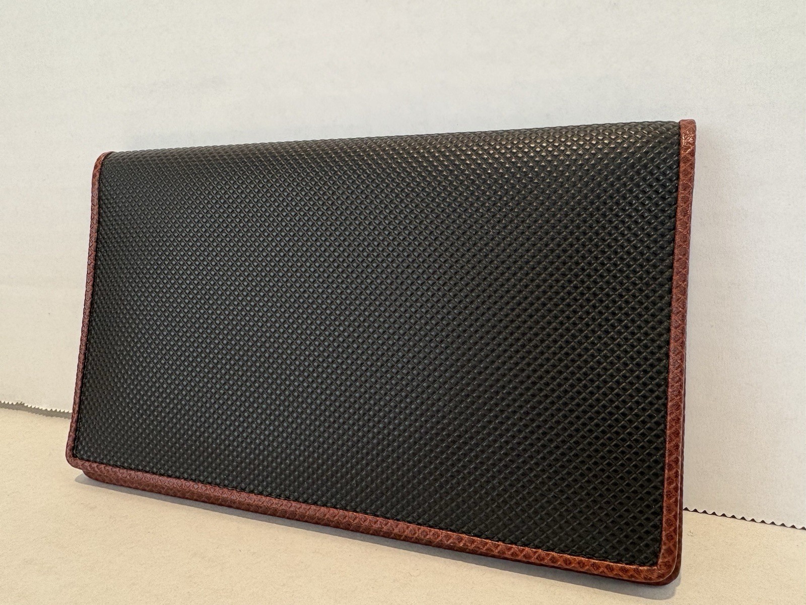 Bottega Veneta Men’s Wallet Black Diamond Texture With Brown Trim 8 Card Slots