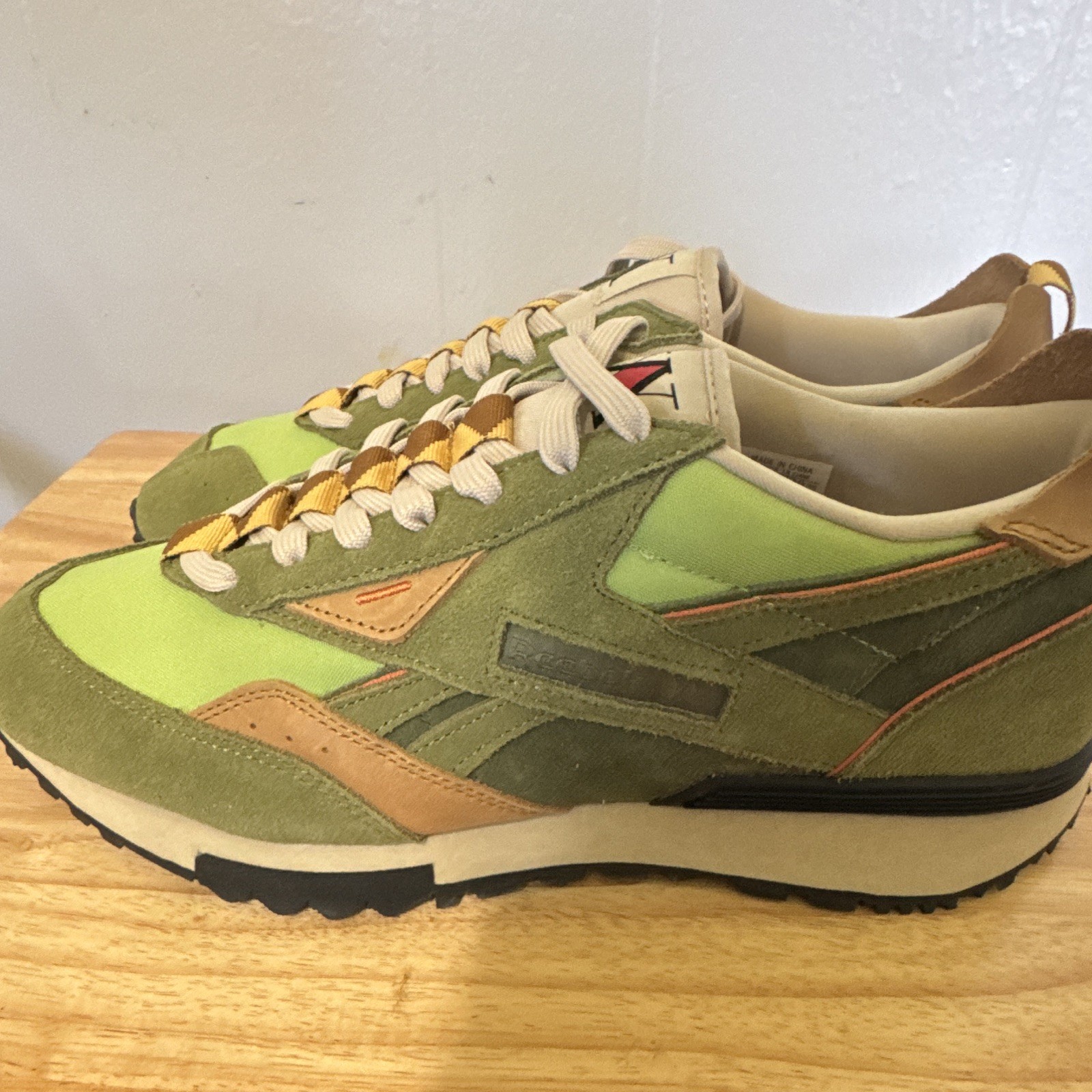 Reebok 10.5 Hunter x Hunter LX2200 Gon Suede Sneakers Green/Tan