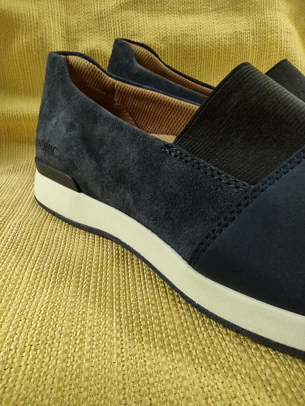 Vionic Cameo Slip On Sneakers Sz 8.5M Navy Suede Orthopedic Athleisure Commuter