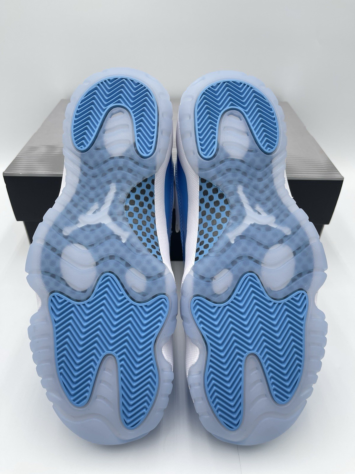 Mens Size 8.5 Nike Air Jordan 11 Retro Low UNC 2026 Blue White (FV5104-100) NEW!