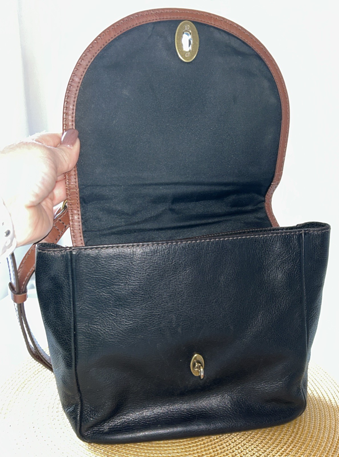 VTG Fossil Top Handle Turn Lock Crossbody Bag in Black 9”Hx10.25”Wx3.5”D