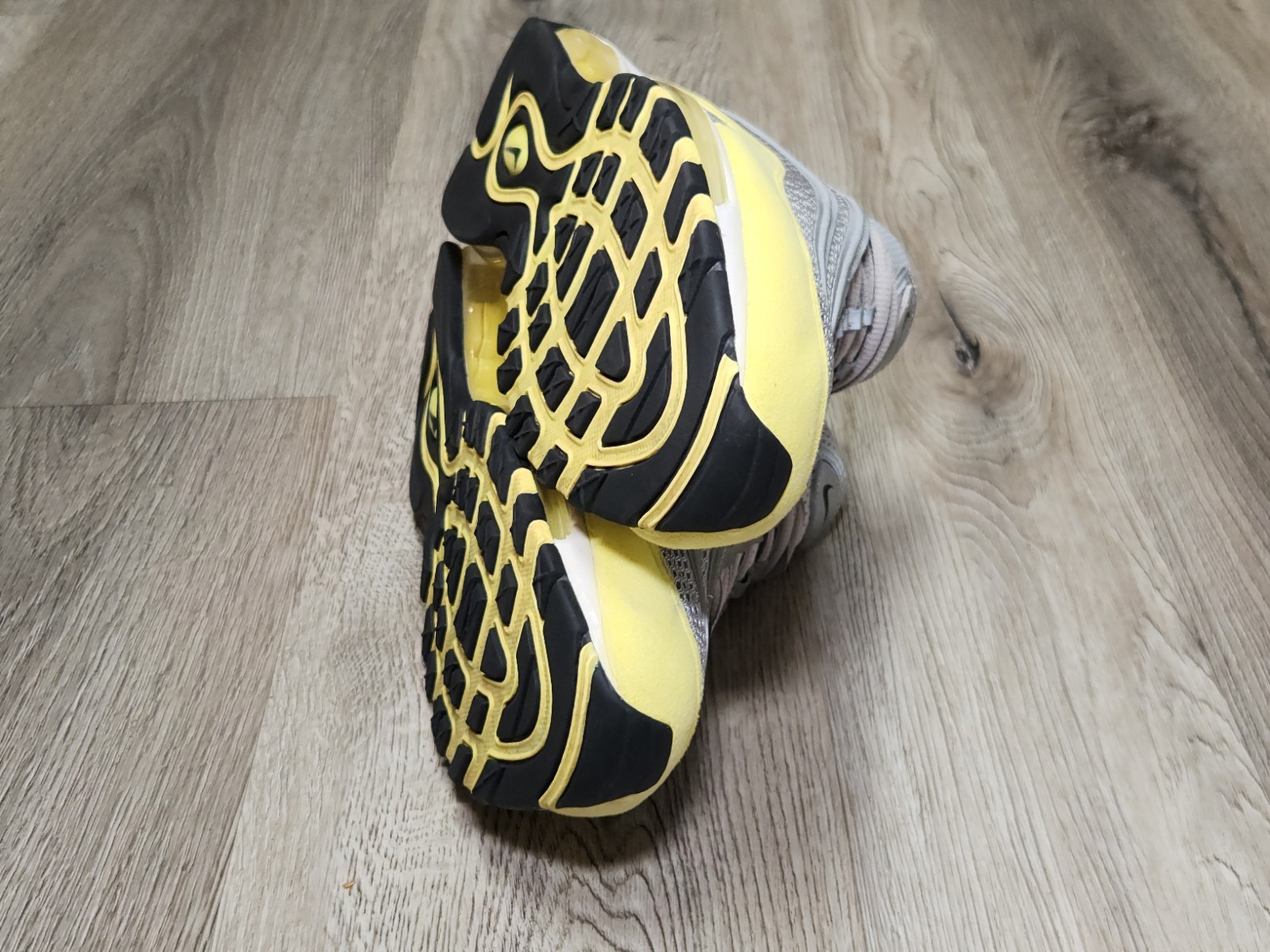 Nike Air Max 97 Premium Metallic Silver Electric Yellow Womens Shoes Size 9.5