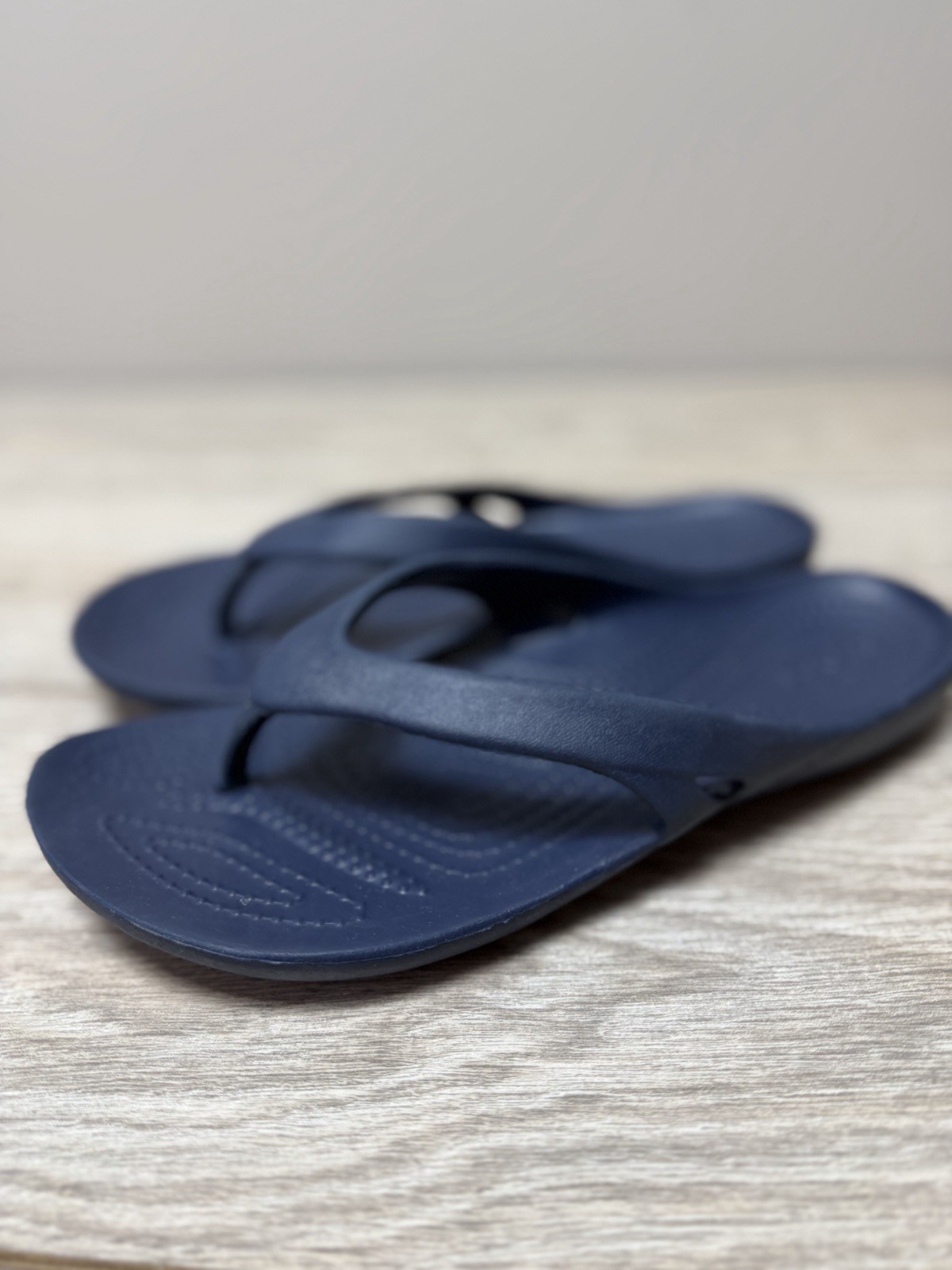 Crocs Iconic Comfort Navy Kadee II Flip Flop Sandals Womens Size 6