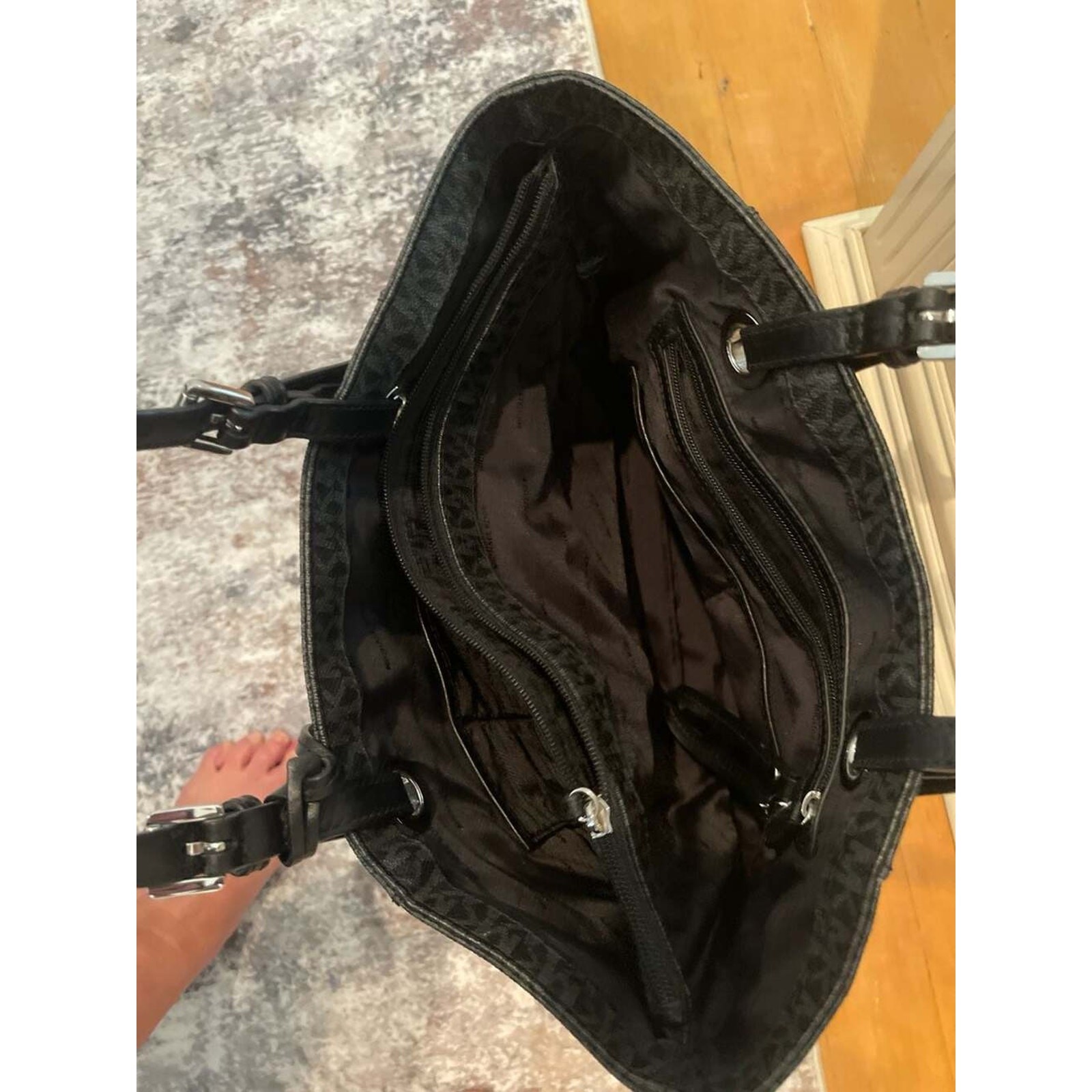Michael Kors Jet Set Large Logo Signature East West Tote Bag in Black