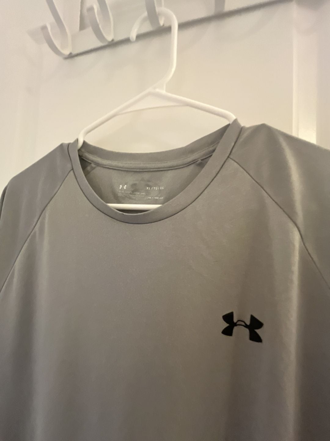 Under Armour Men’s HeatGear Loose Fit Short Sleeve Athletic T-Shirt, Gray, XL