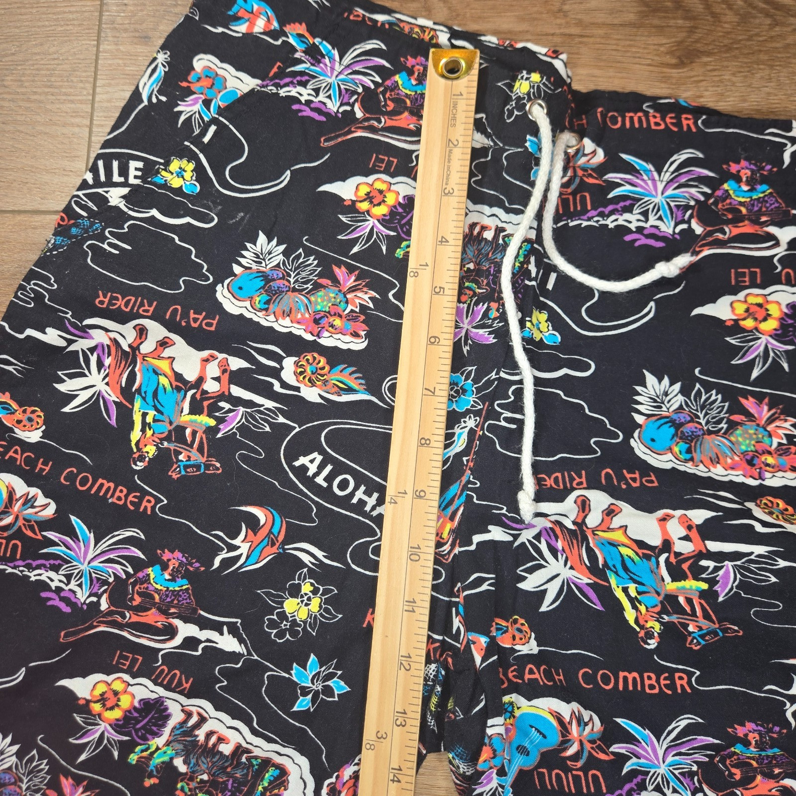Vintage Zuma Beach Swim Trunks Mens M Surf Board Shorts USA Hawaiian Beach Y2K